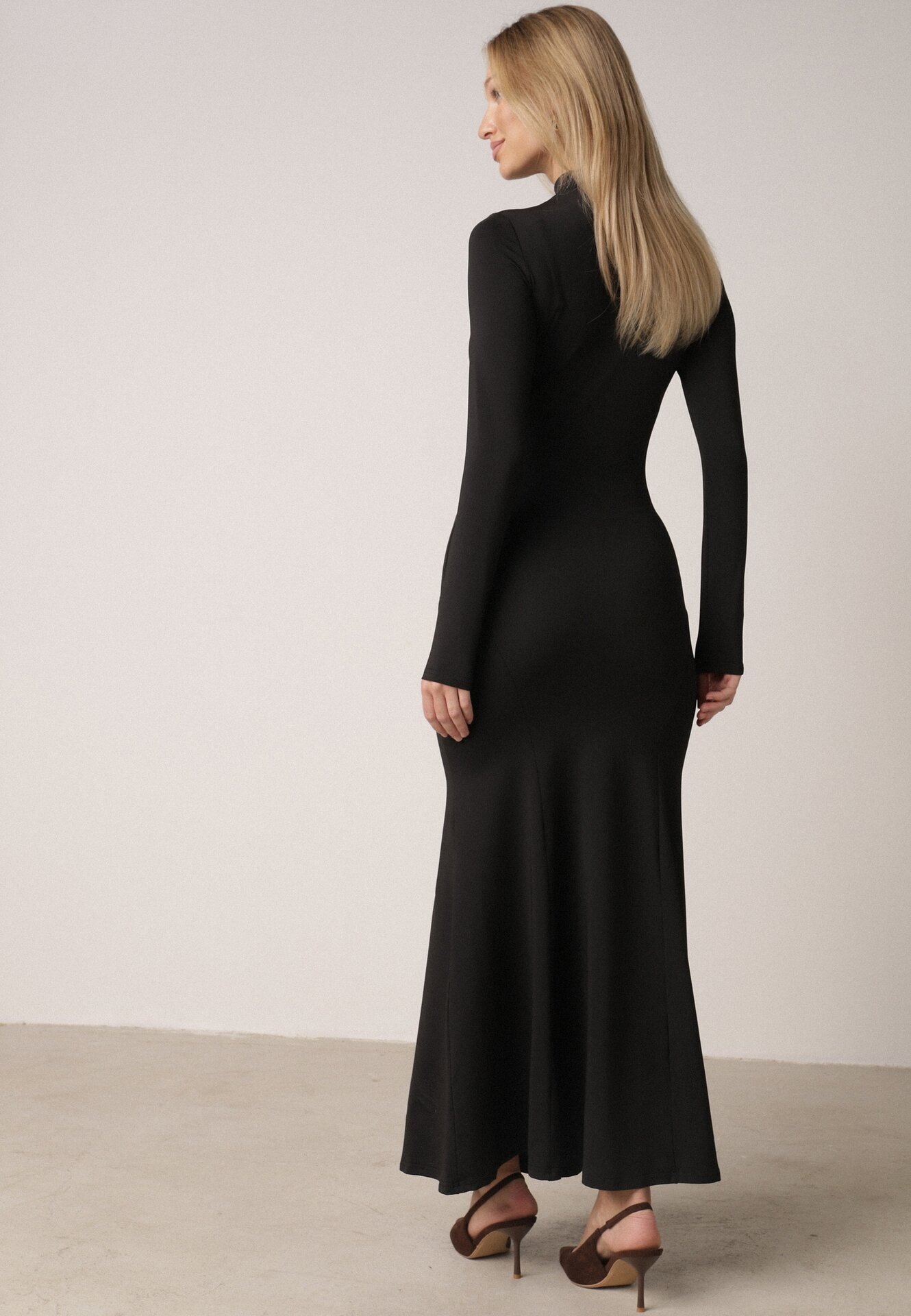 by swan Rochie Taliată Neagră De Cocktail cu Viscoză și Guler semi-înalt Zozelira
