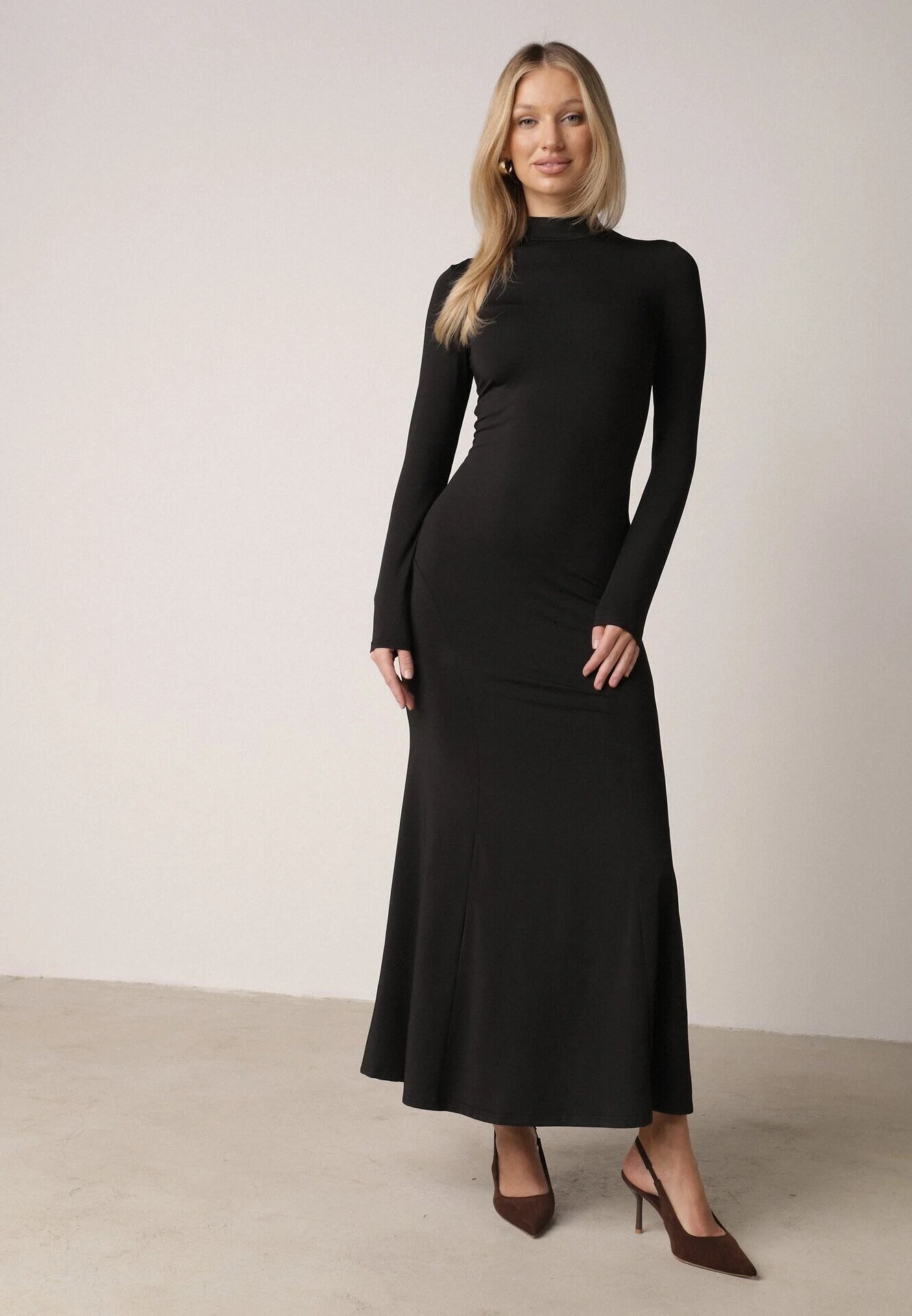 by swan Rochie Taliată Neagră De Cocktail cu Viscoză și Guler semi-înalt Zozelira