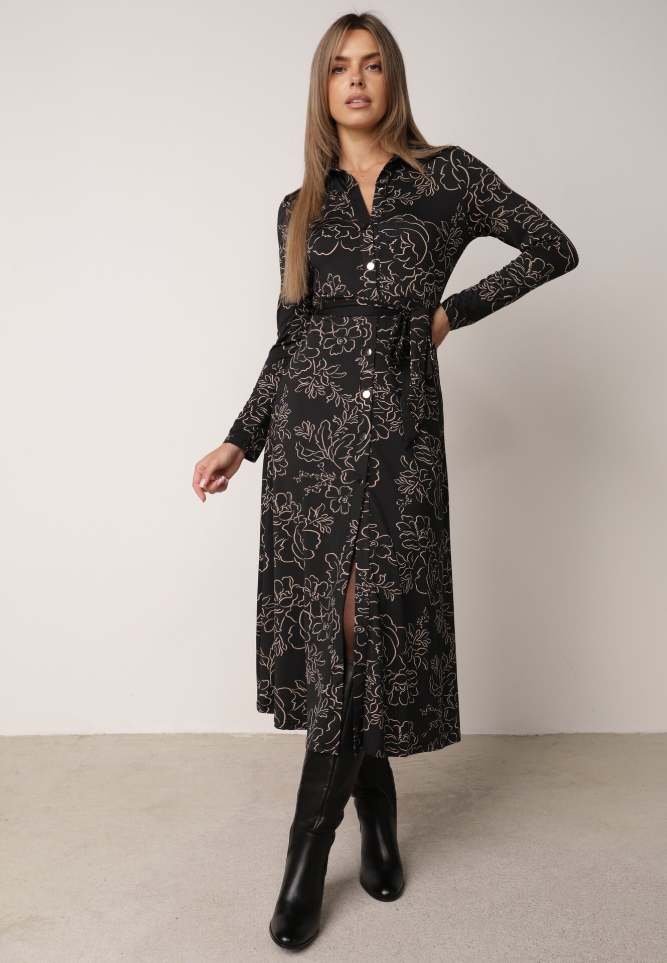 by swan Rochie tip cămașă din vâscoză cu flori și curea Harvina Neagră