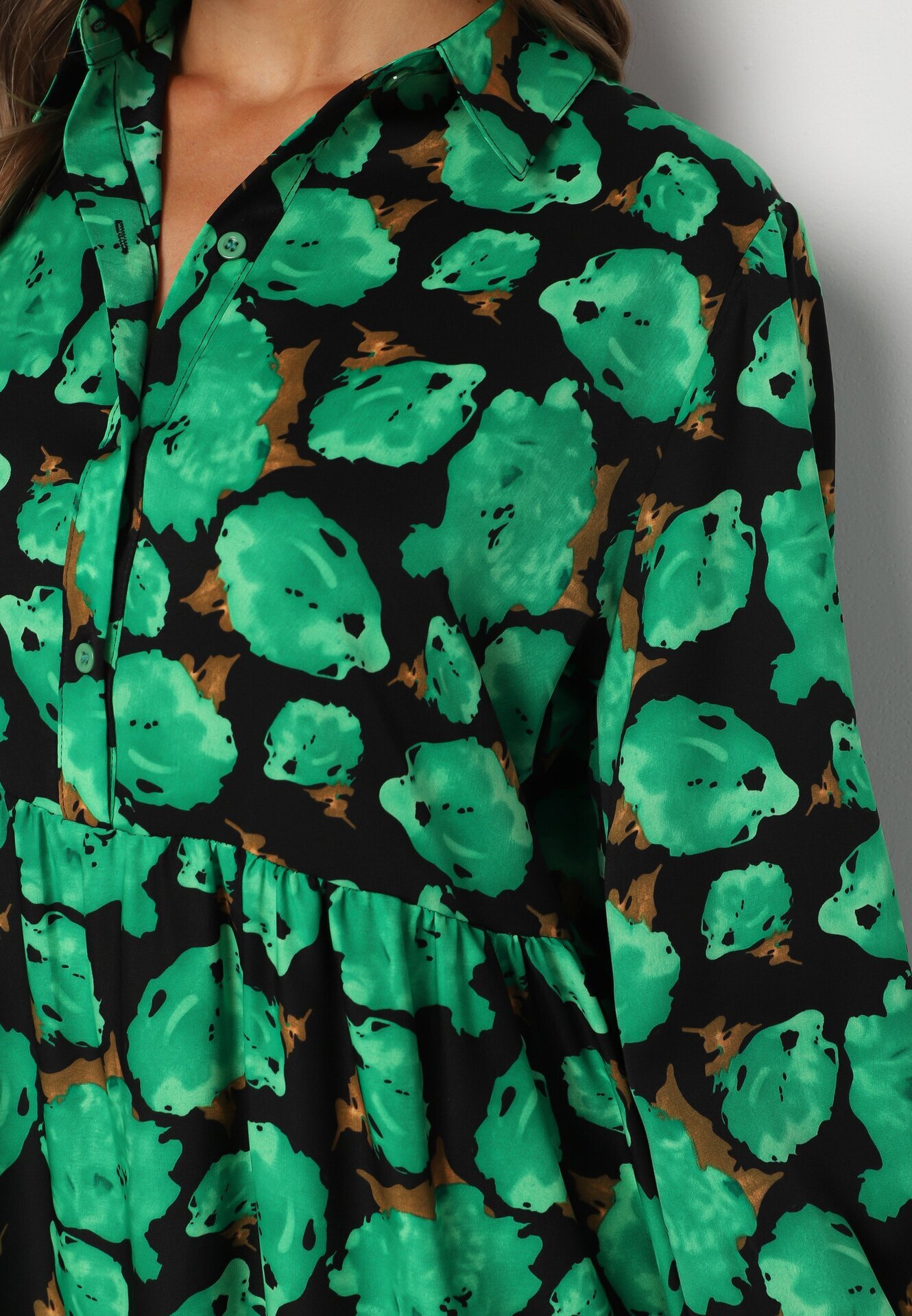 cflo Rochie Maxi Cloș Verde-Negru cu Flori Abstracte cu Nasturi la Decolteu Millara
