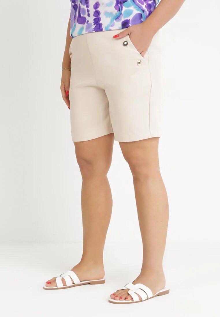 christy Pantaloni scurți Bej deschis Eleganți cu Nasturi Decorativi și Elastic în Talie Daviona