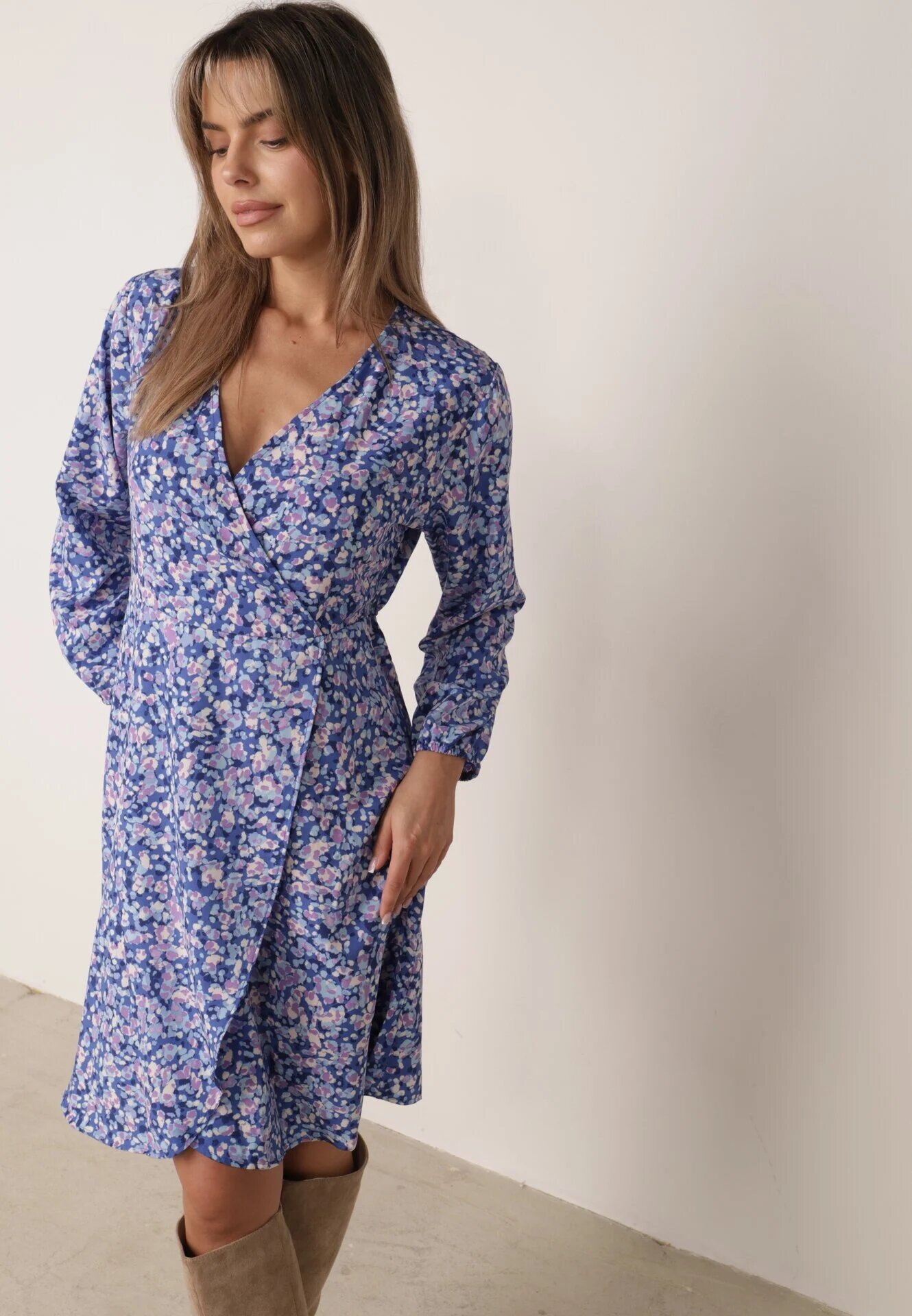 christy Rochie bleumarin petrecută midi florală cu talie elastică și decolteu adânc Donata