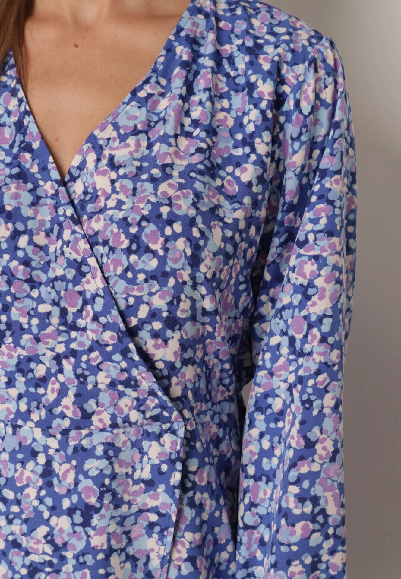 christy Rochie bleumarin petrecută midi florală cu talie elastică și decolteu adânc Donata