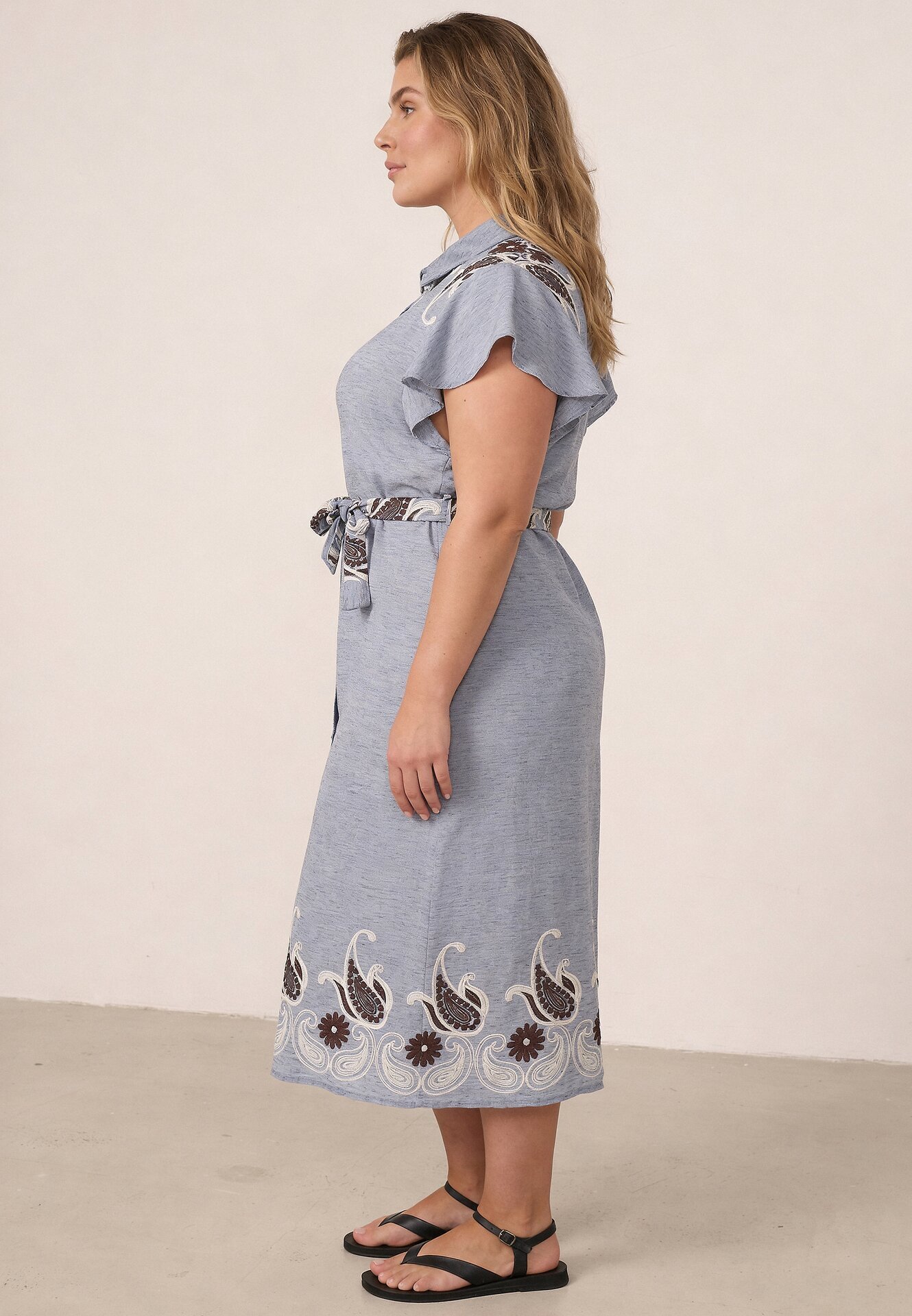 christy Rochie cămașă evazată din vâscoză cu broderie și curea tip cravată Adellis Albastră