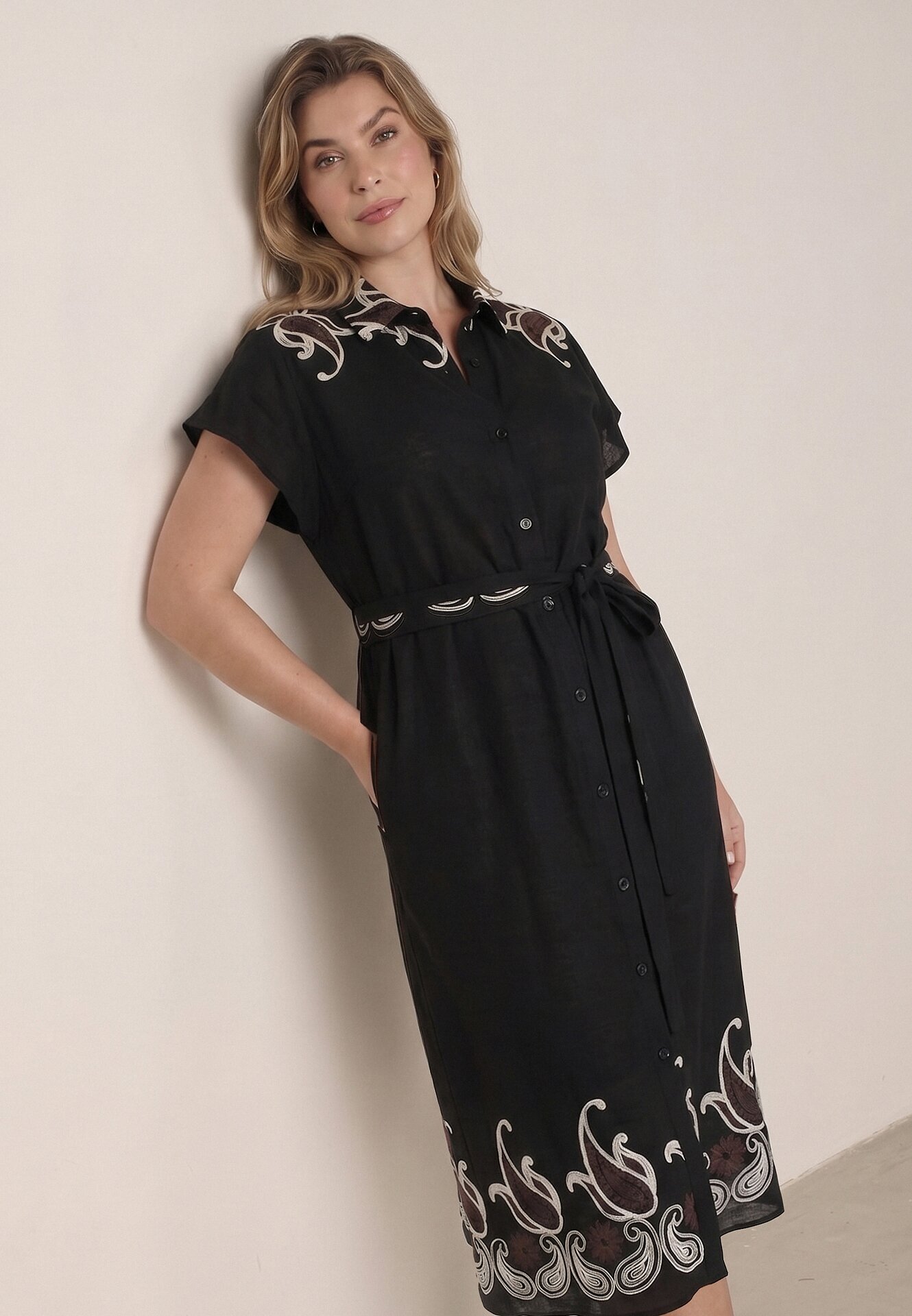 christy Rochie cămașă evazată din vâscoză cu broderie și curea tip cravată Adellis Neagră
