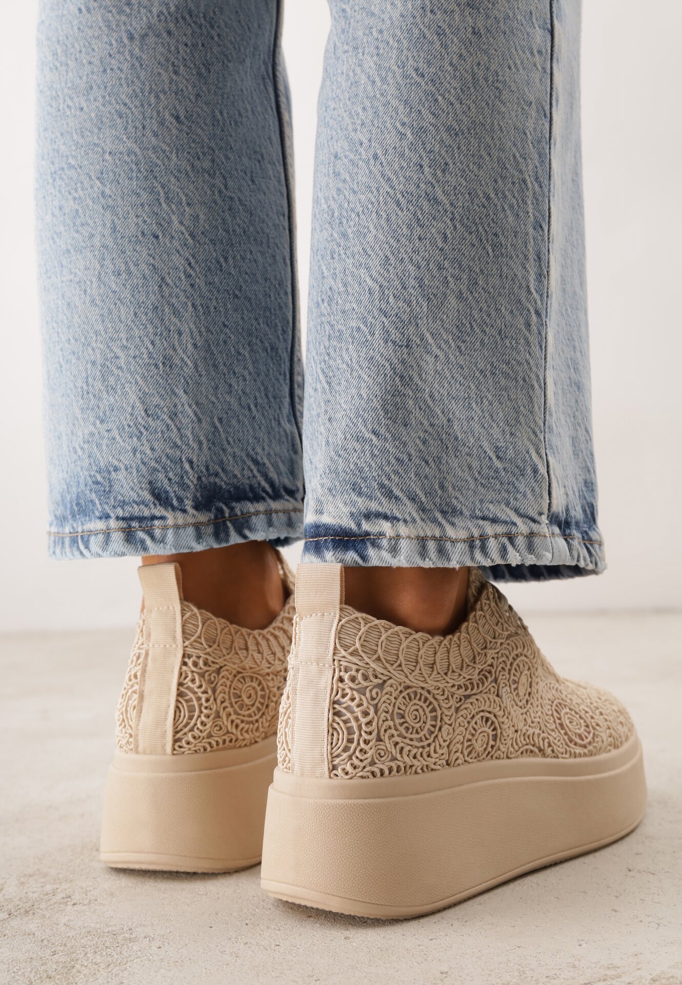 c'm paris Adidași bej din împletitură cu talpă groasă în stil Boho Dacara