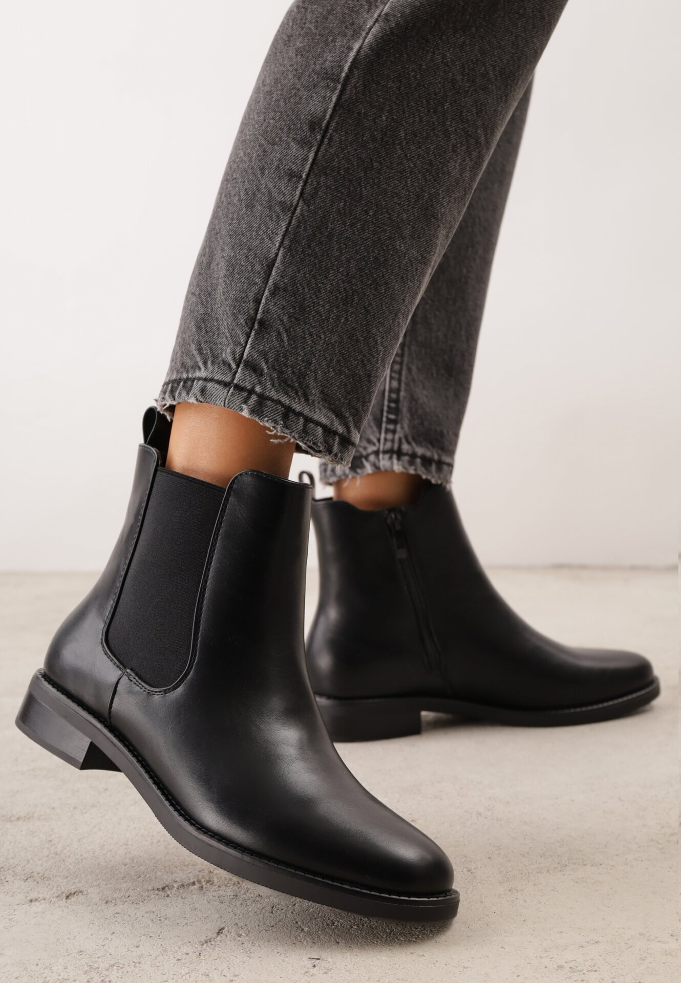 c'm paris Botine cu talpă joasă (tip chelsea) Casual cu elastic în carâmb Nellitta Negre