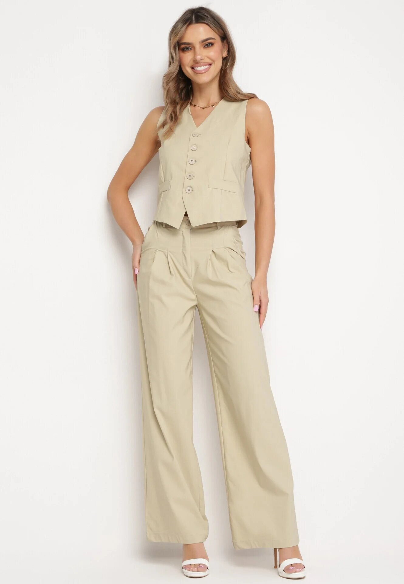  Compleu Bej în Stil de Costum Vestă și Pantaloni Largi Miradella