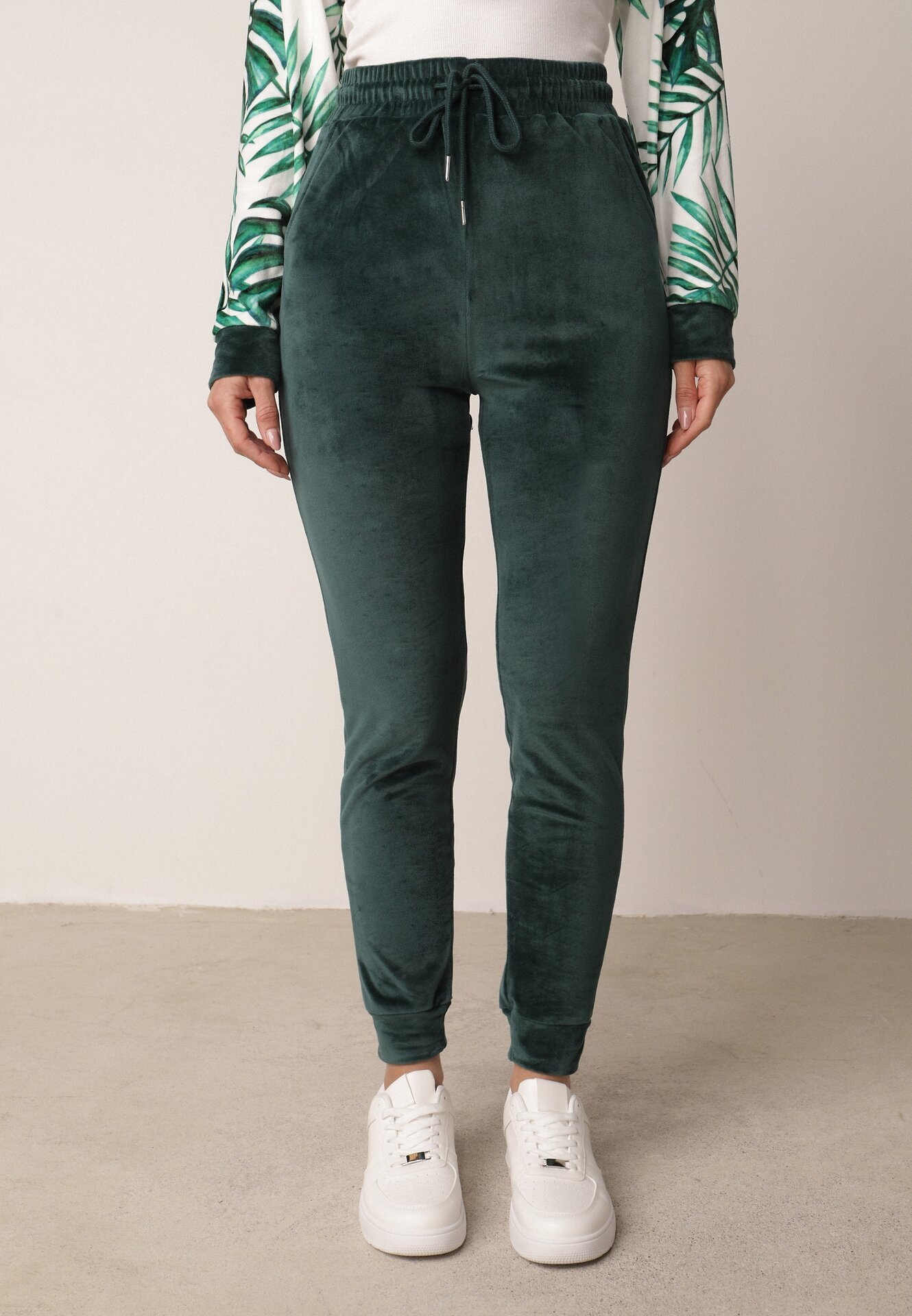  Compleu de trening verde închis din velur Bluză cu glugă cu model decorativ și Pantaloni Grouvia