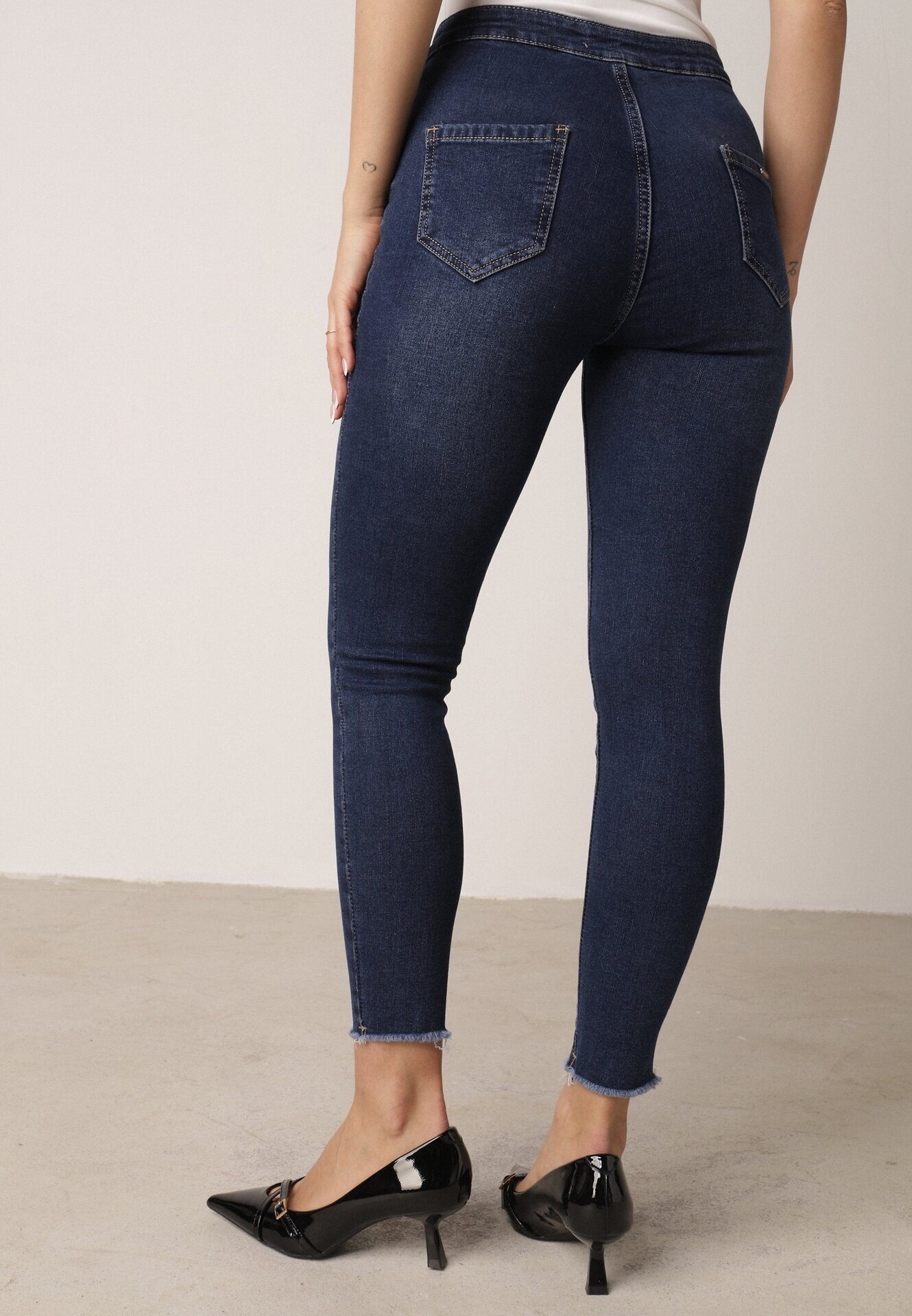 daysie Blugi Bleumarin Skinny cu Tivuri Franjurate Velesta