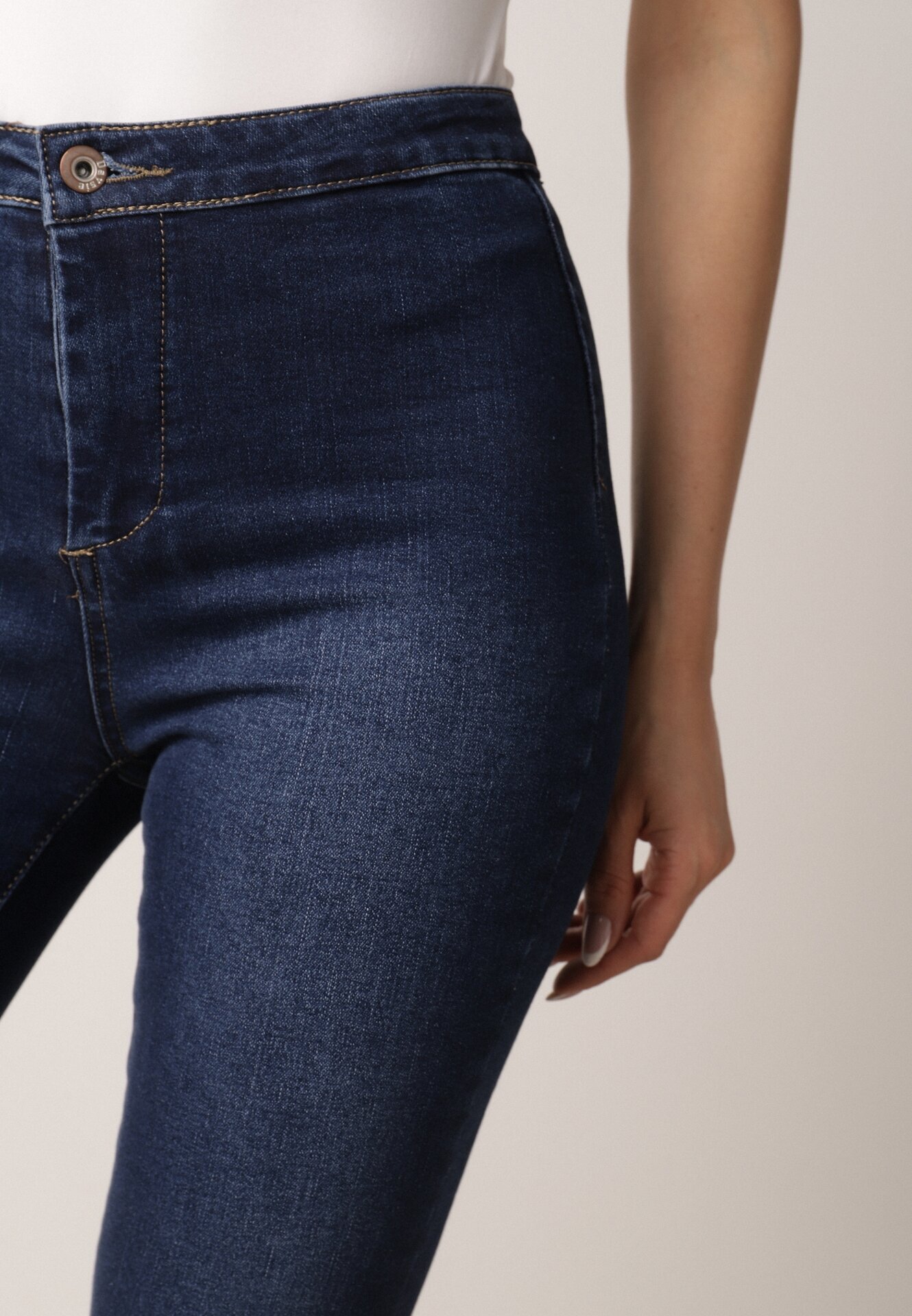 daysie Blugi Bleumarin Skinny cu Tivuri Franjurate Velesta
