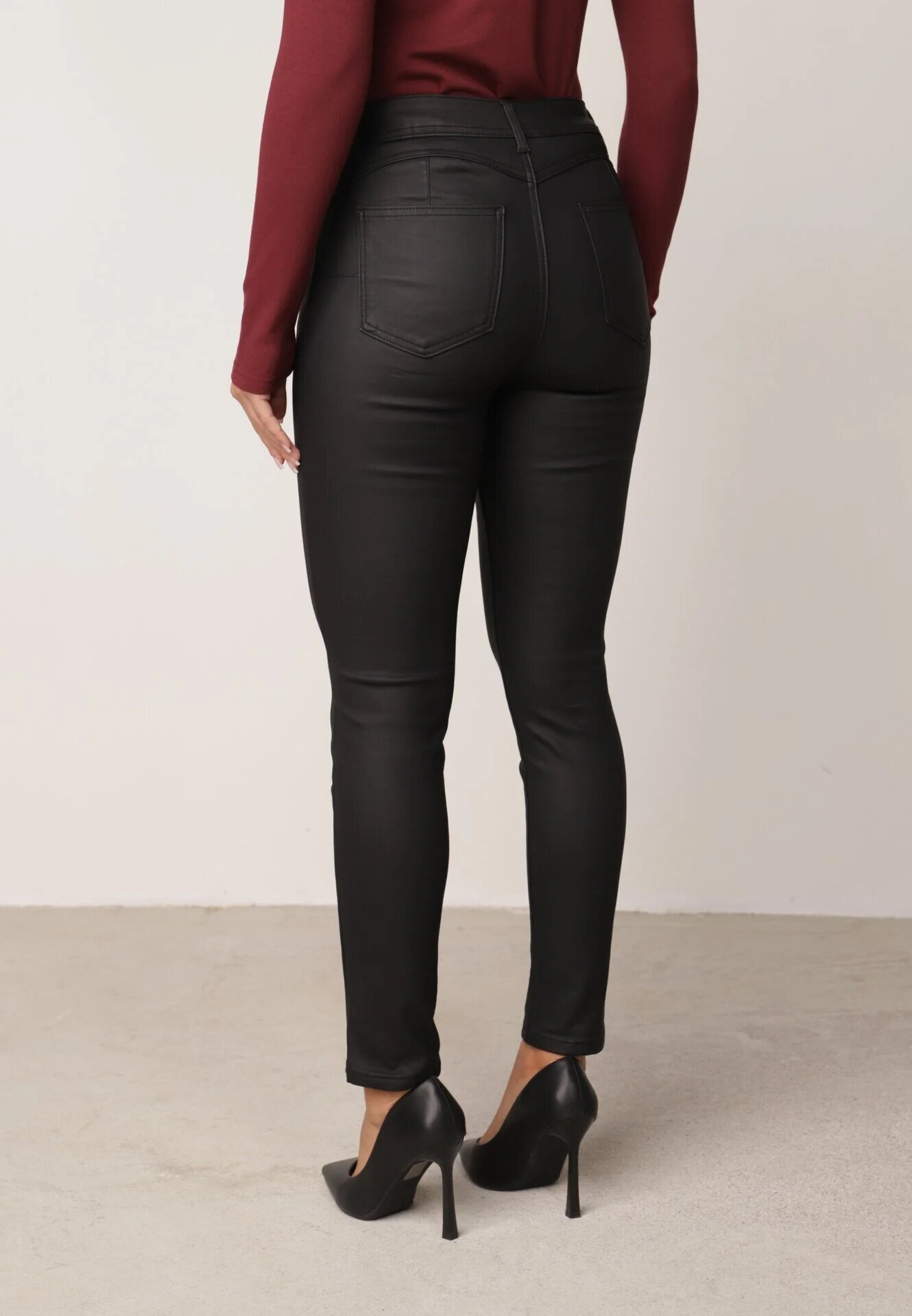 daysie Blugi modelatori skinny cerati cu finisaj mat push-up Varellia Negri