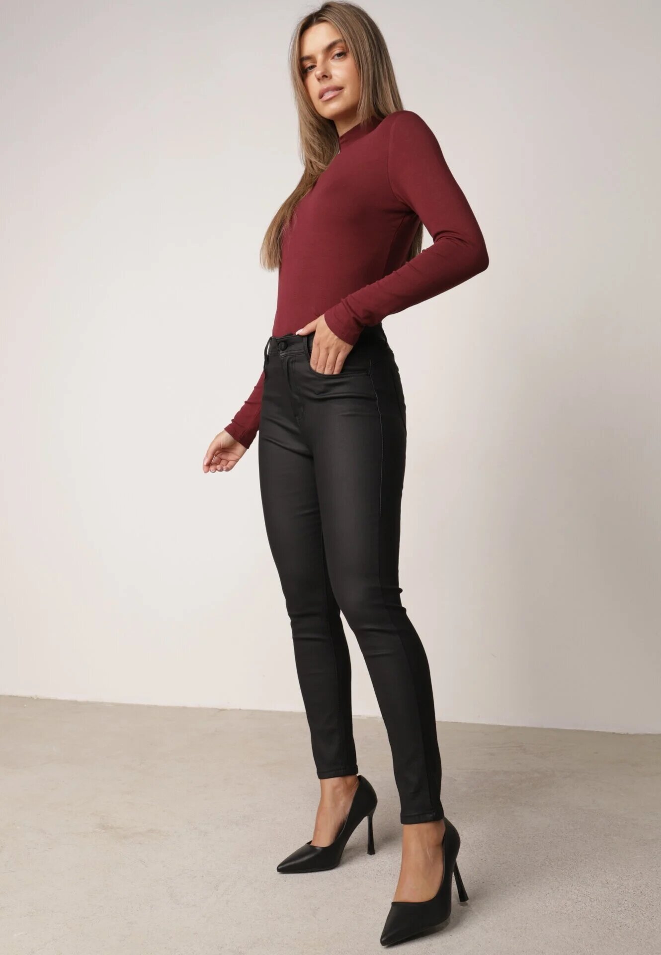 daysie Blugi modelatori skinny cerati cu finisaj mat push-up Varellia Negri