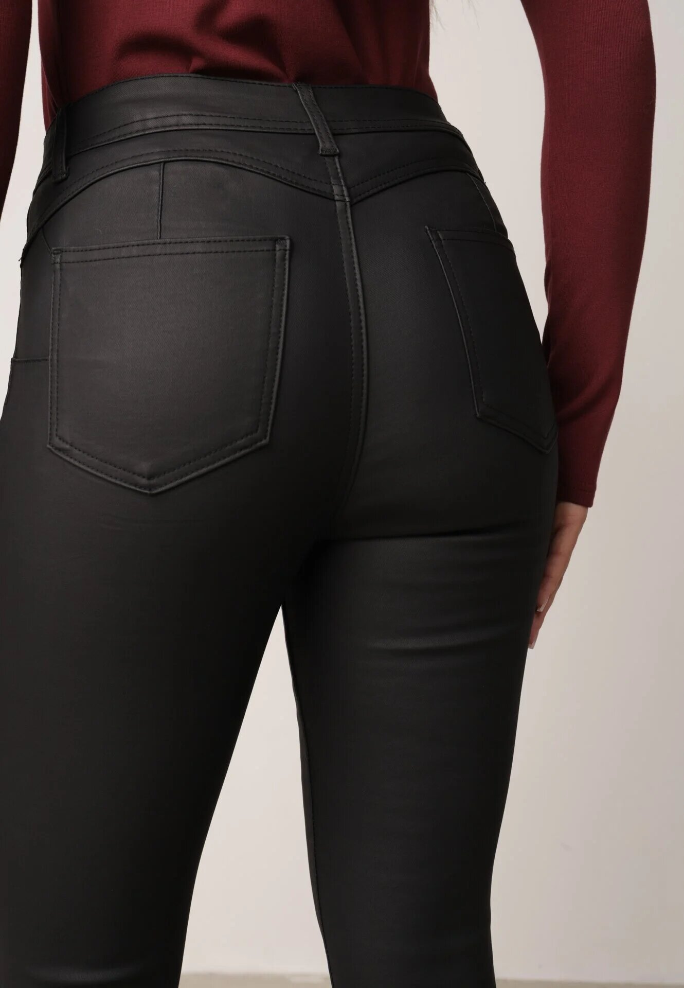 daysie Blugi modelatori skinny cerati cu finisaj mat push-up Varellia Negri