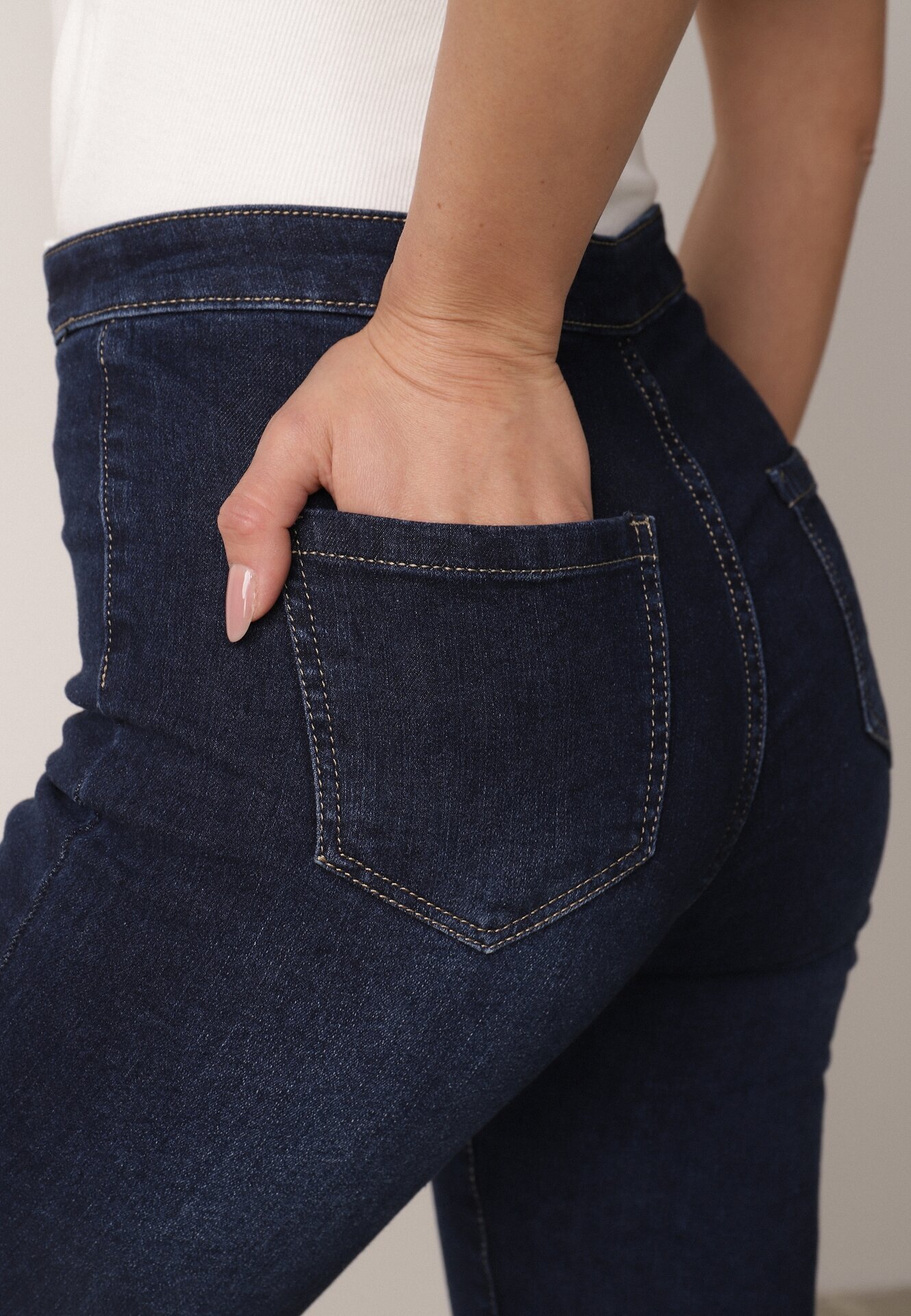 daysie Jeans albaștri skinny cu tivuri franjurate Nogoi