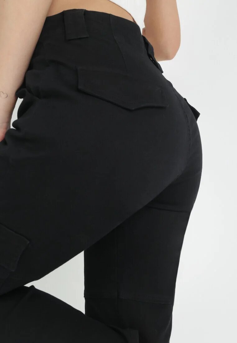 daysie Pantaloni Negri tip Cargo cu Talie Înaltă și Buzunare cu Clape Khadriya