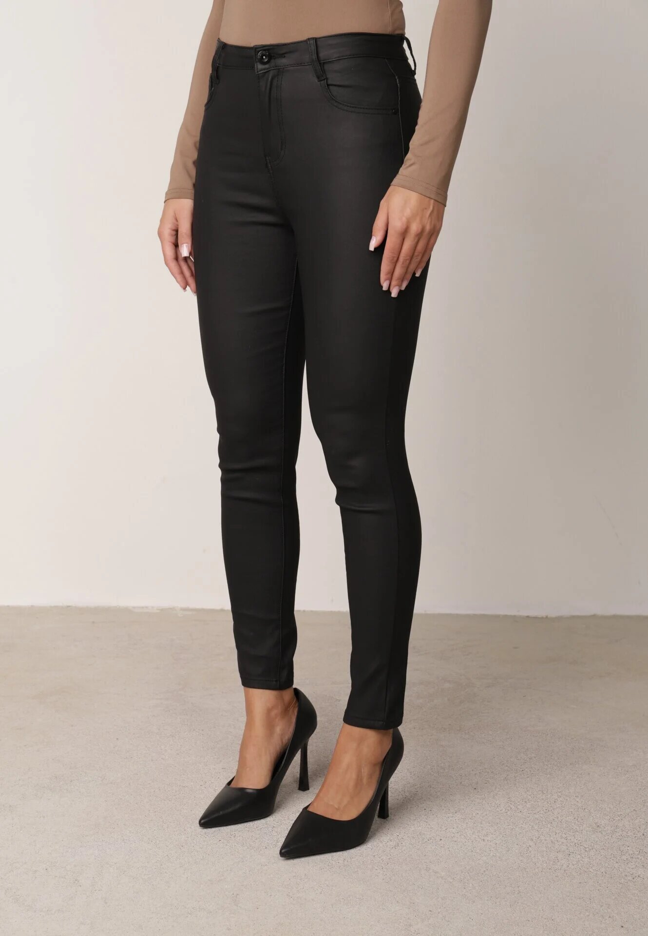 daysie Pantaloni Slim fit cu finisaj cerat Zirette Negri