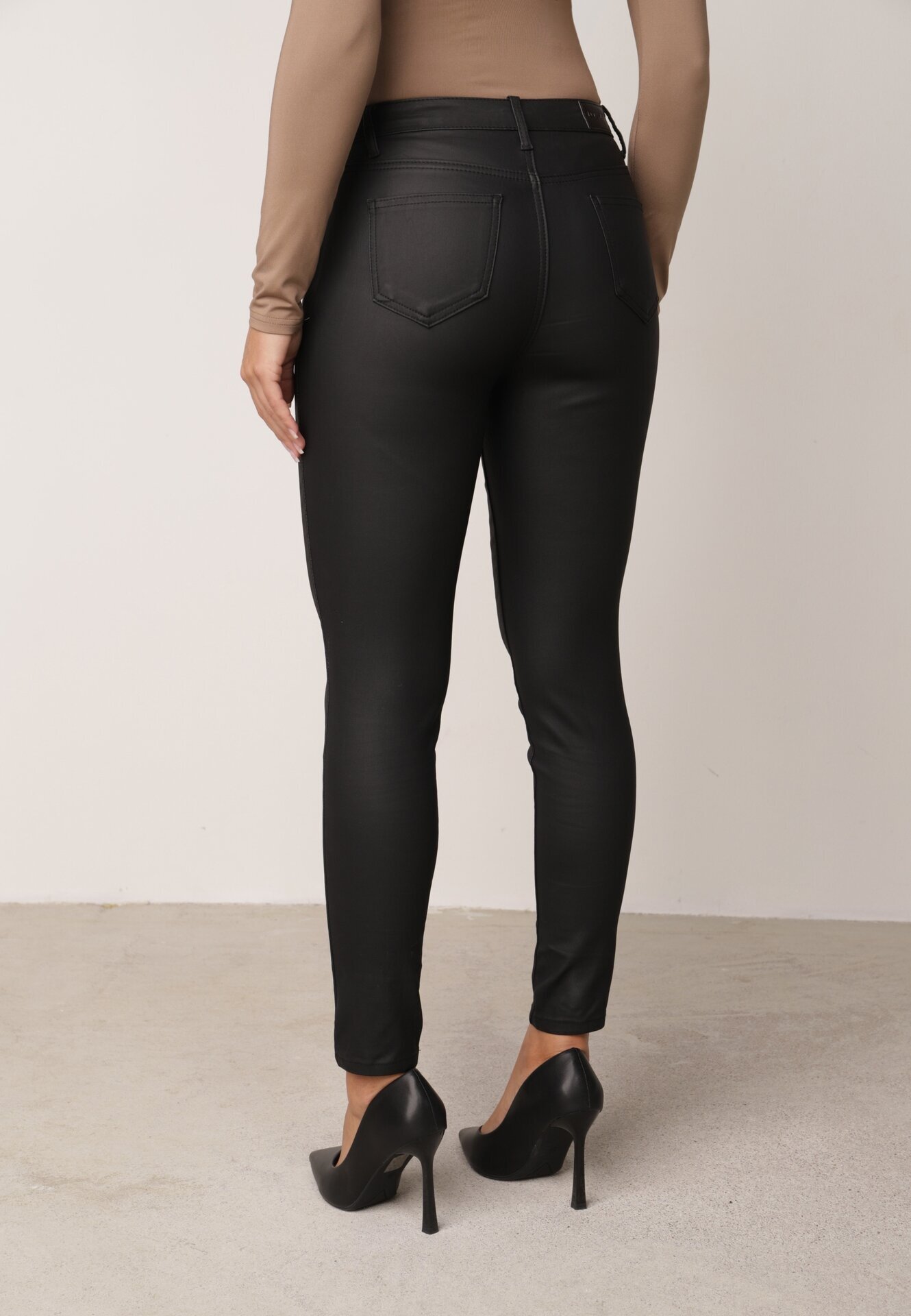 daysie Pantaloni Slim fit cu finisaj cerat Zirette Negri