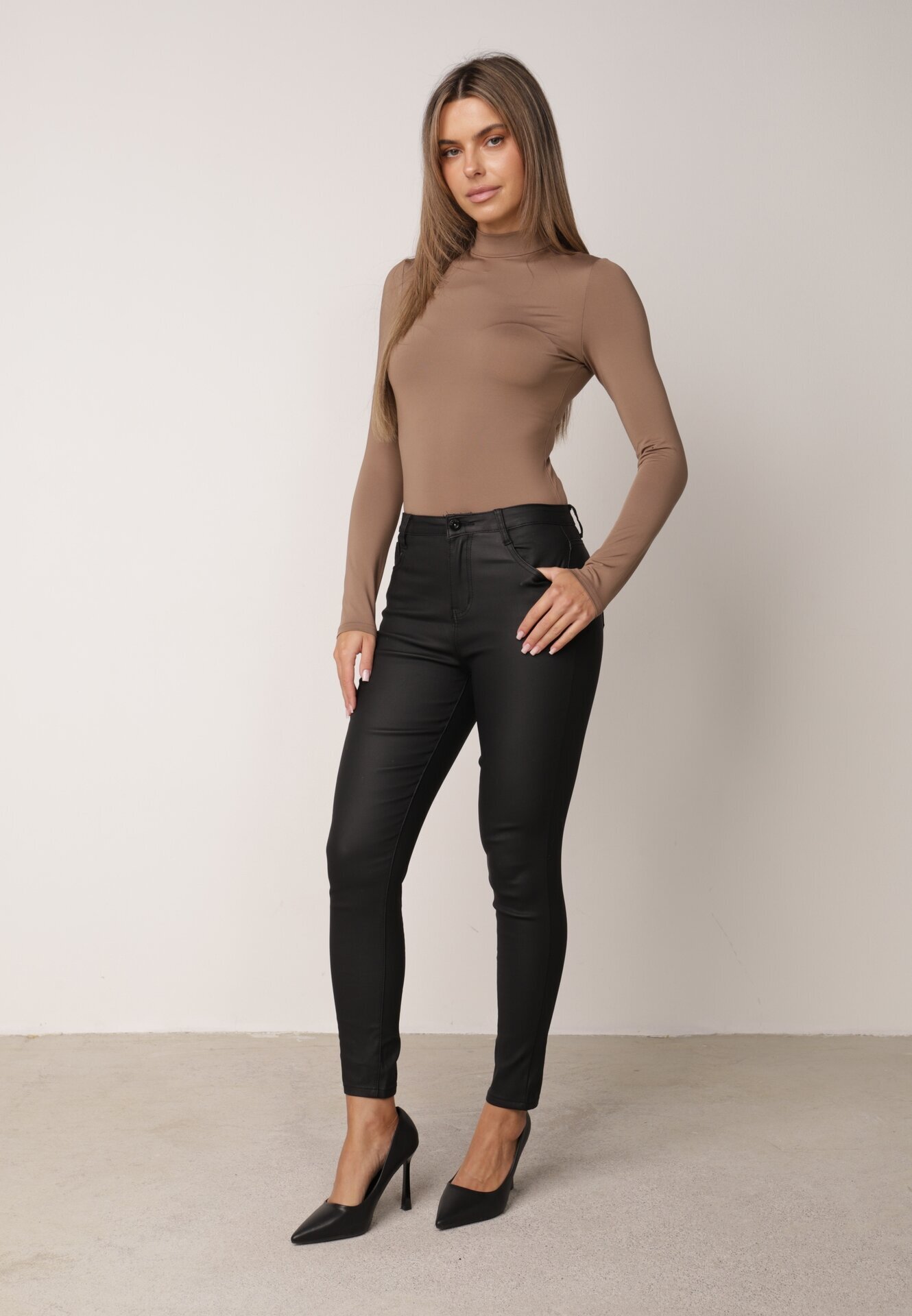 daysie Pantaloni Slim fit cu finisaj cerat Zirette Negri