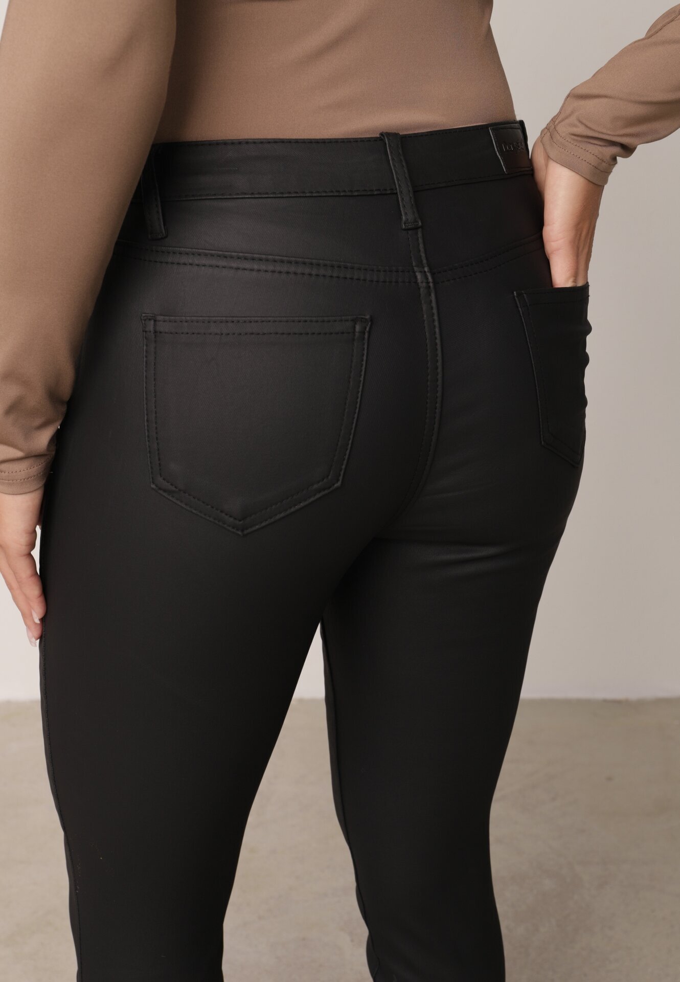daysie Pantaloni Slim fit cu finisaj cerat Zirette Negri