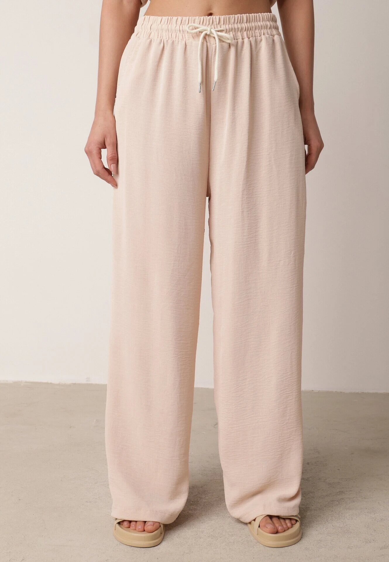 defox Compleu bej deschis din Viscoză Tricou cu mânecă scurtă și Pantaloni largi cu elastic cu buzunare Efraline