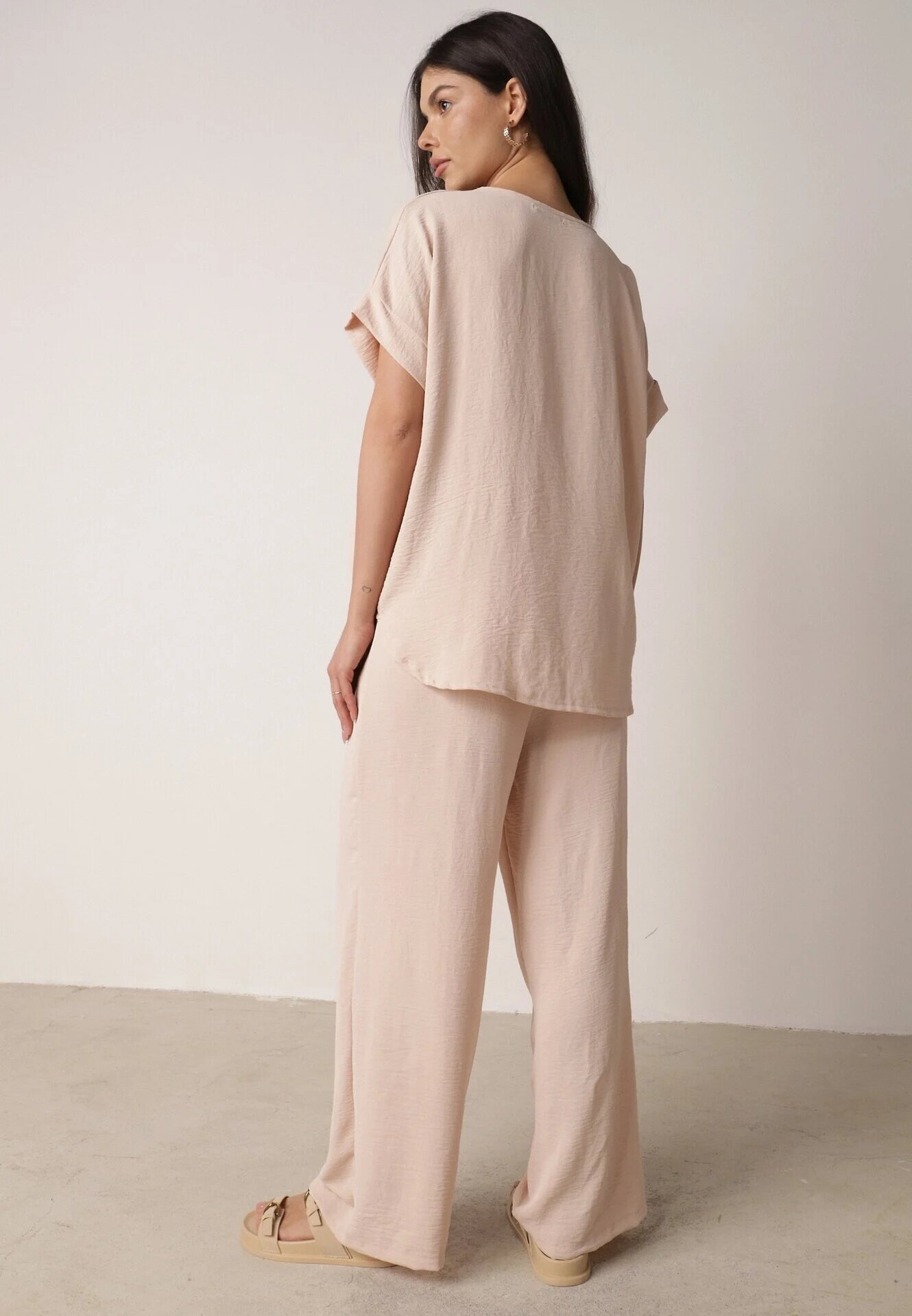 defox Compleu bej deschis din Viscoză Tricou cu mânecă scurtă și Pantaloni largi cu elastic cu buzunare Efraline