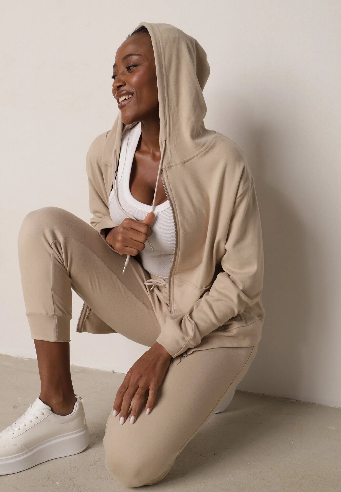 defox Compleu trening Bej Bluză cu glugă cu fermoar și pantaloni tip jogger Nedisare