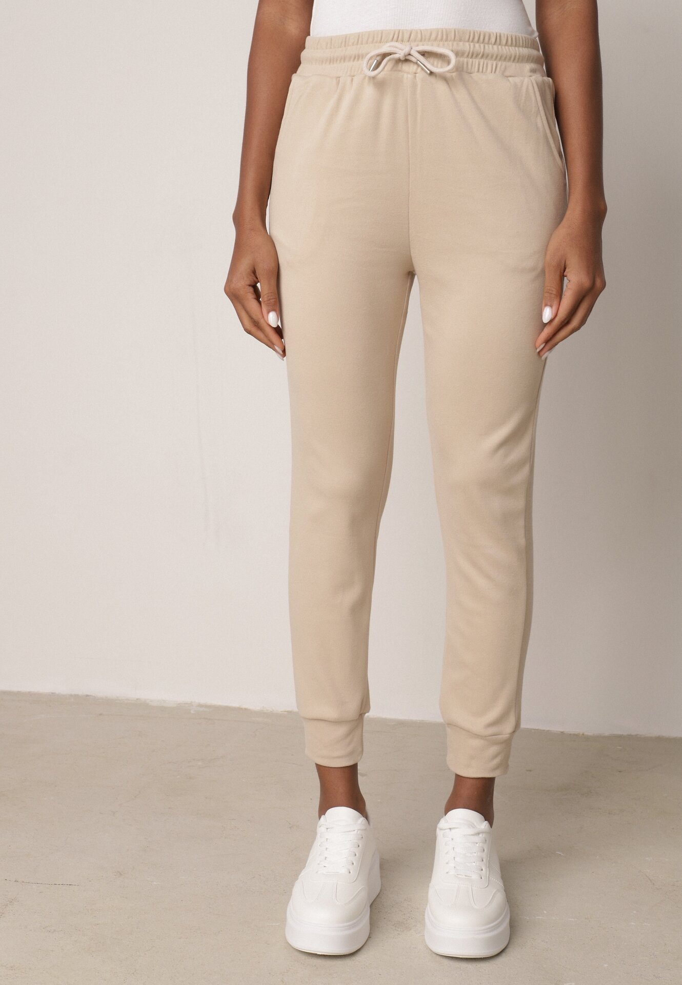 defox Compleu trening Bej Bluză cu glugă cu fermoar și pantaloni tip jogger Nedisare