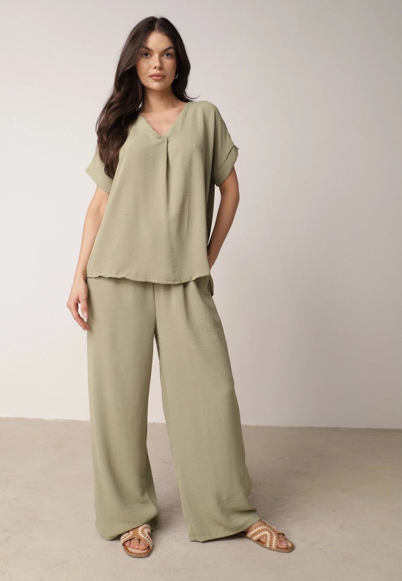 defox Compleu Verde din Viscoză Tricou cu Mânecă Scurtă și Pantaloni Largi cu Elastic cu Buzunare Efraline