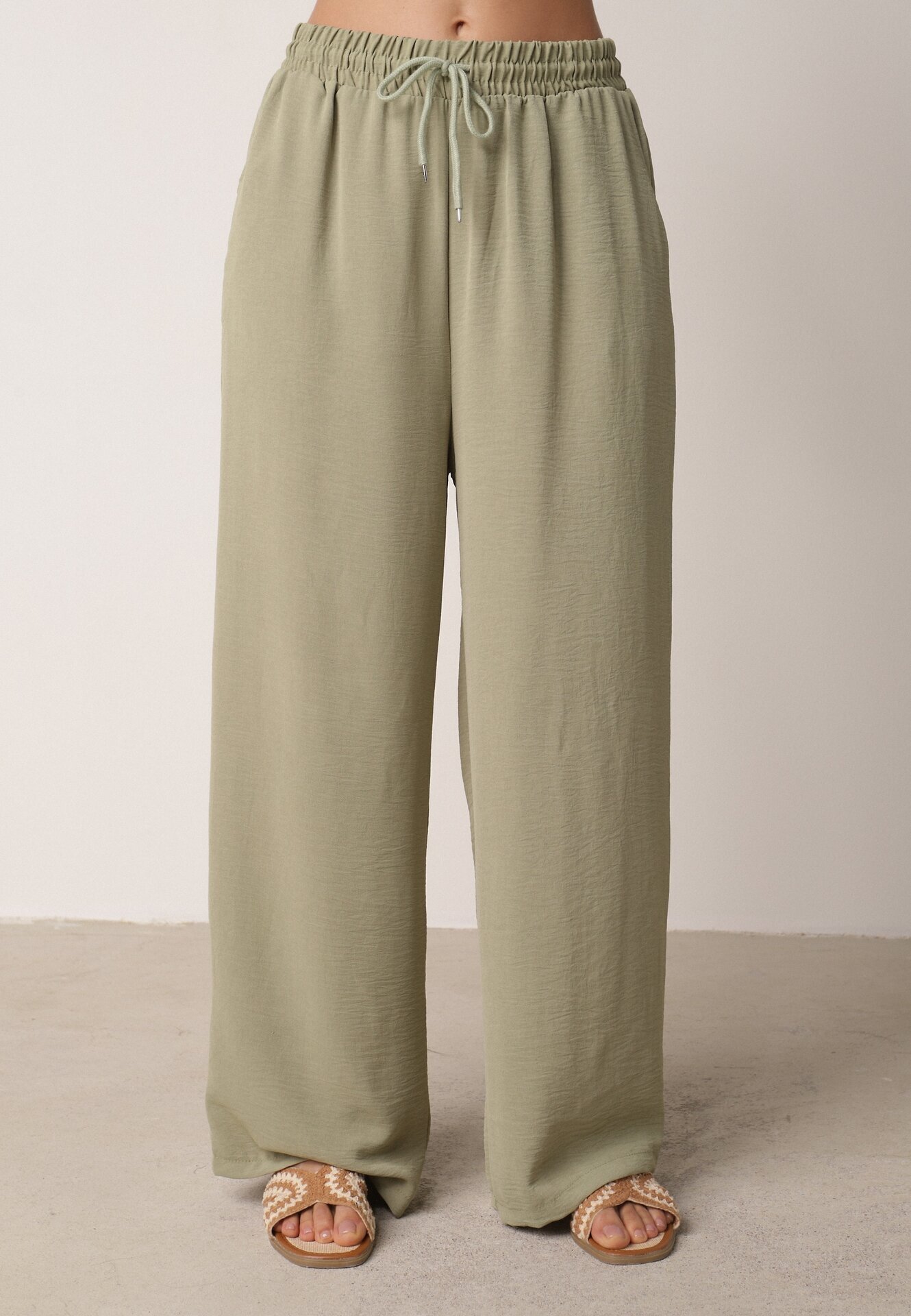 defox Compleu Verde din Viscoză Tricou cu Mânecă Scurtă și Pantaloni Largi cu Elastic cu Buzunare Efraline
