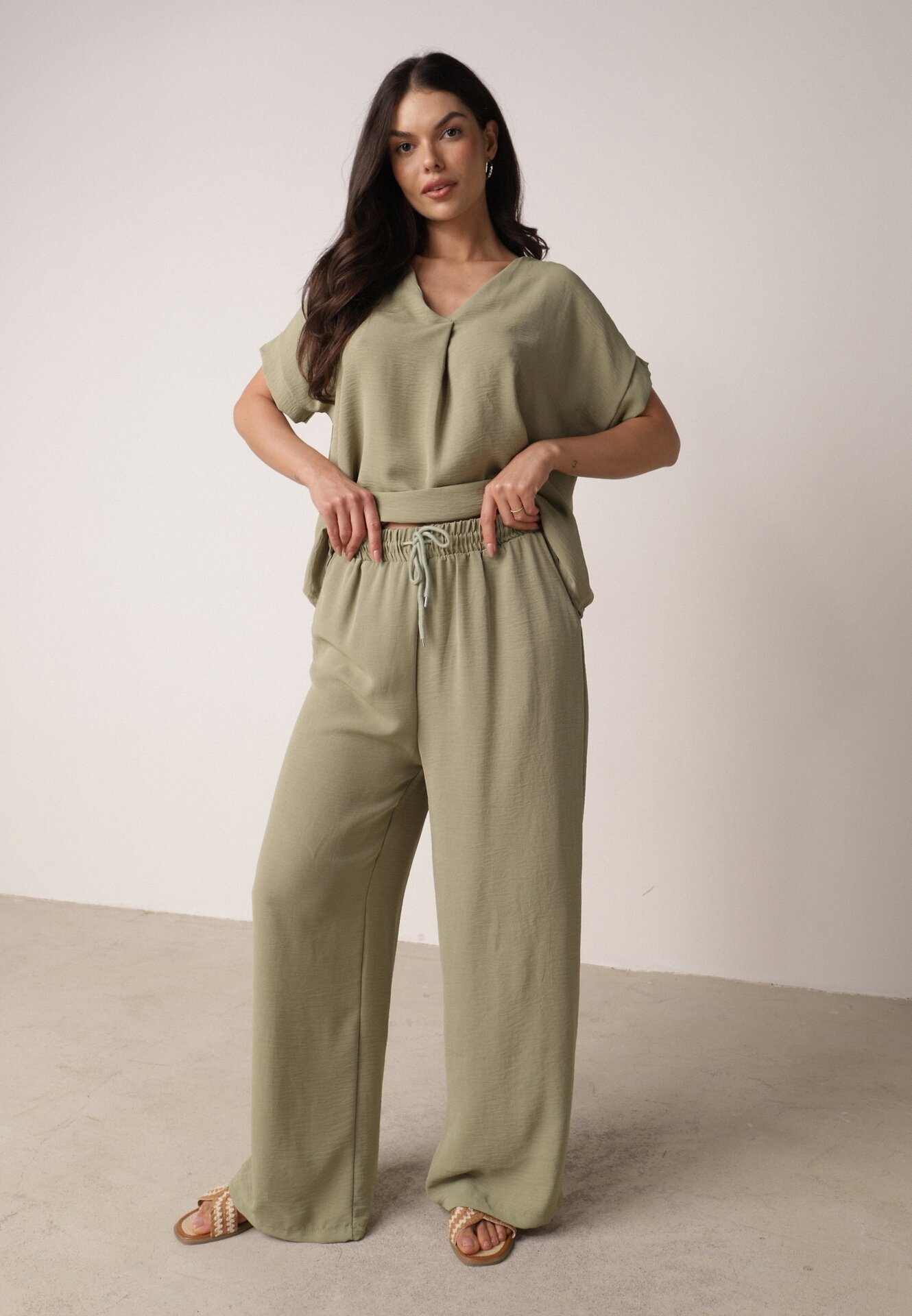 defox Compleu Verde din Viscoză Tricou cu Mânecă Scurtă și Pantaloni Largi cu Elastic cu Buzunare Efraline