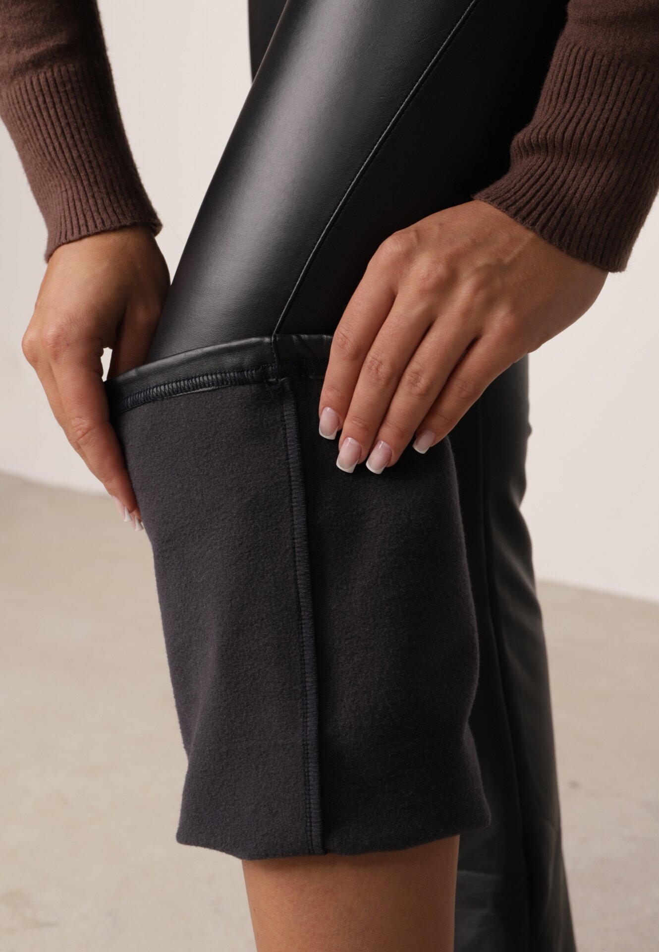 defox Pantaloni Granat Evazați cu elastic în talie din piele ecologică Arkani