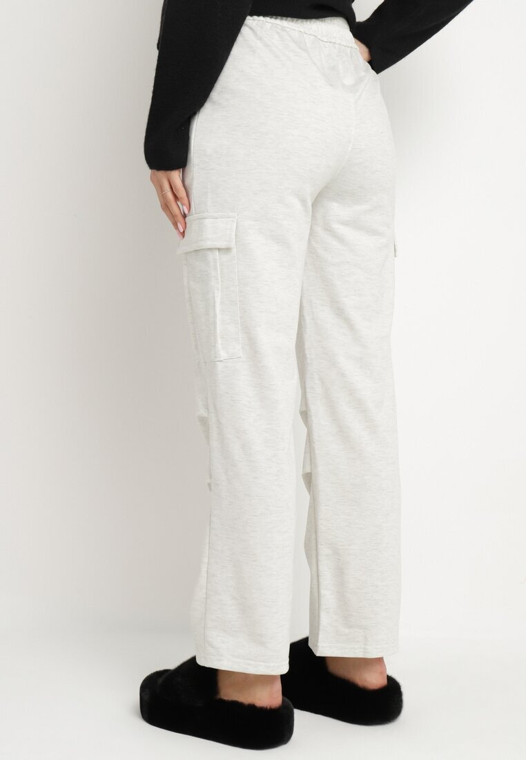 defox Pantaloni gri deschis din bumbac cu elastic în talie și cu buzunare aplicate Selpa