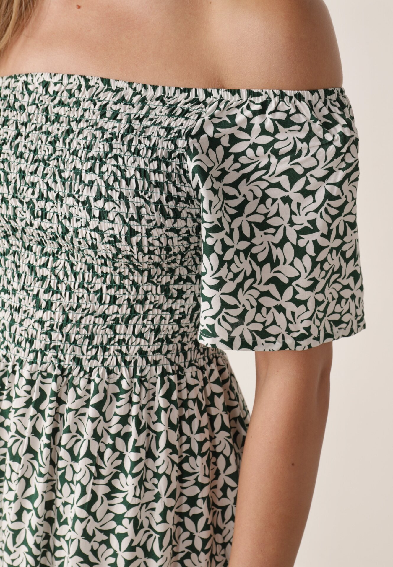 defox Rochie din bumbac tip bardot cu model vegetal și parte superioară încrețită Mothesa Verde