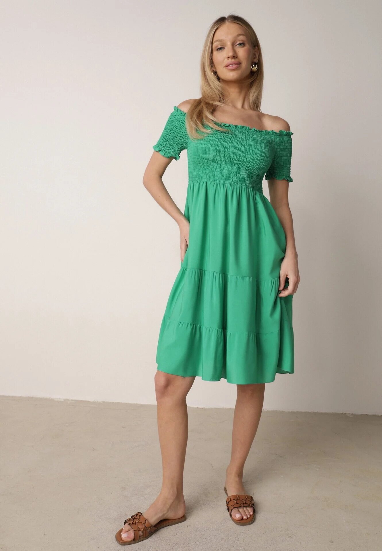 defox Rochie Verde de Bumbac cu Decolteu Spaniol cu Volane Ample la Bază Bliria