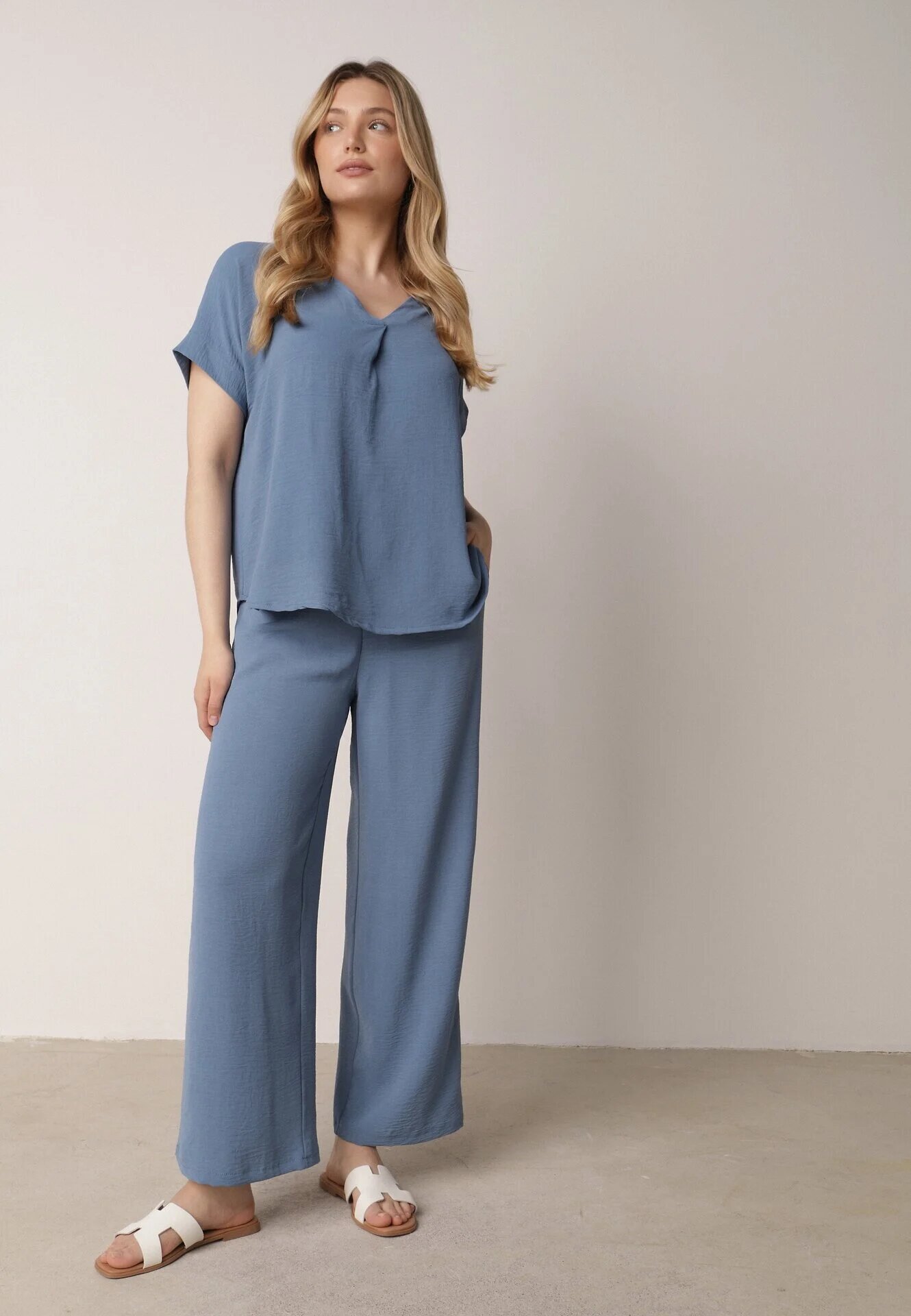 defox Set Albastru deschis din Viscoză Tricou cu mânecă scurtă și Pantaloni lejeri cu elastic cu buzunare Efraline