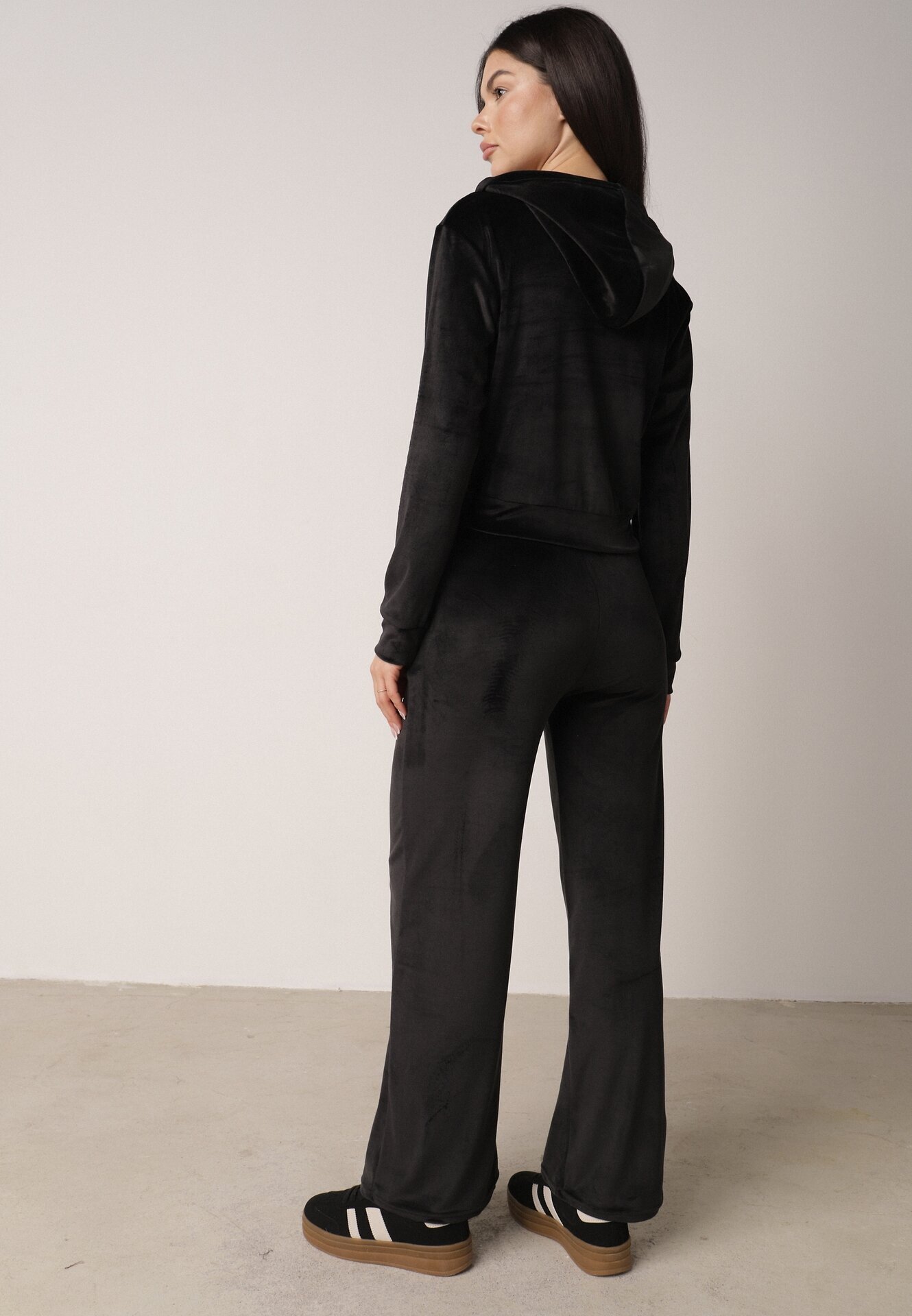 defox Set de trening Negru de catifea cu Bluză scurtă și Pantaloni largi Arilei