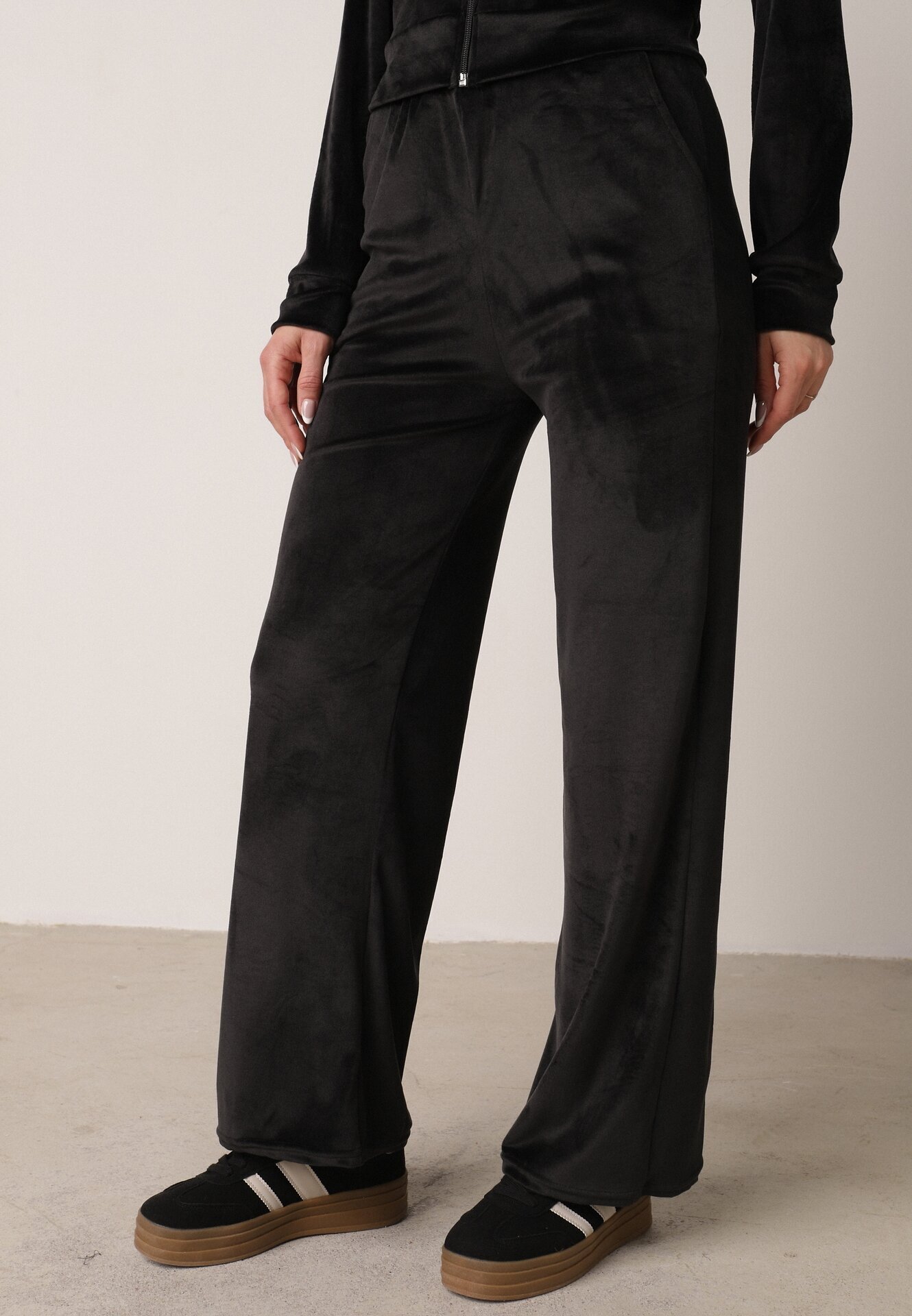 defox Set de trening Negru de catifea cu Bluză scurtă și Pantaloni largi Arilei