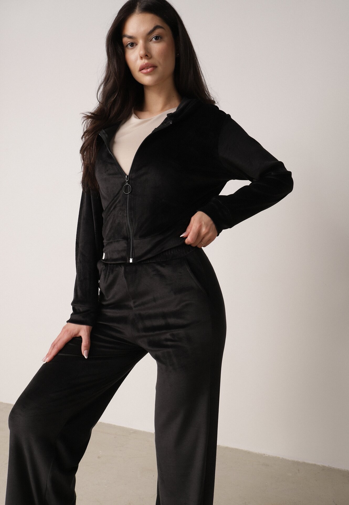 defox Set de trening Negru de catifea cu Bluză scurtă și Pantaloni largi Arilei