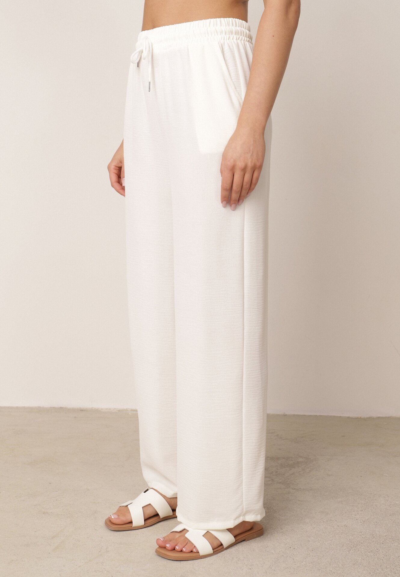 defox Set de vară bogat în vâscoză bluză oversize cu broderie și pantaloni Abis Alb