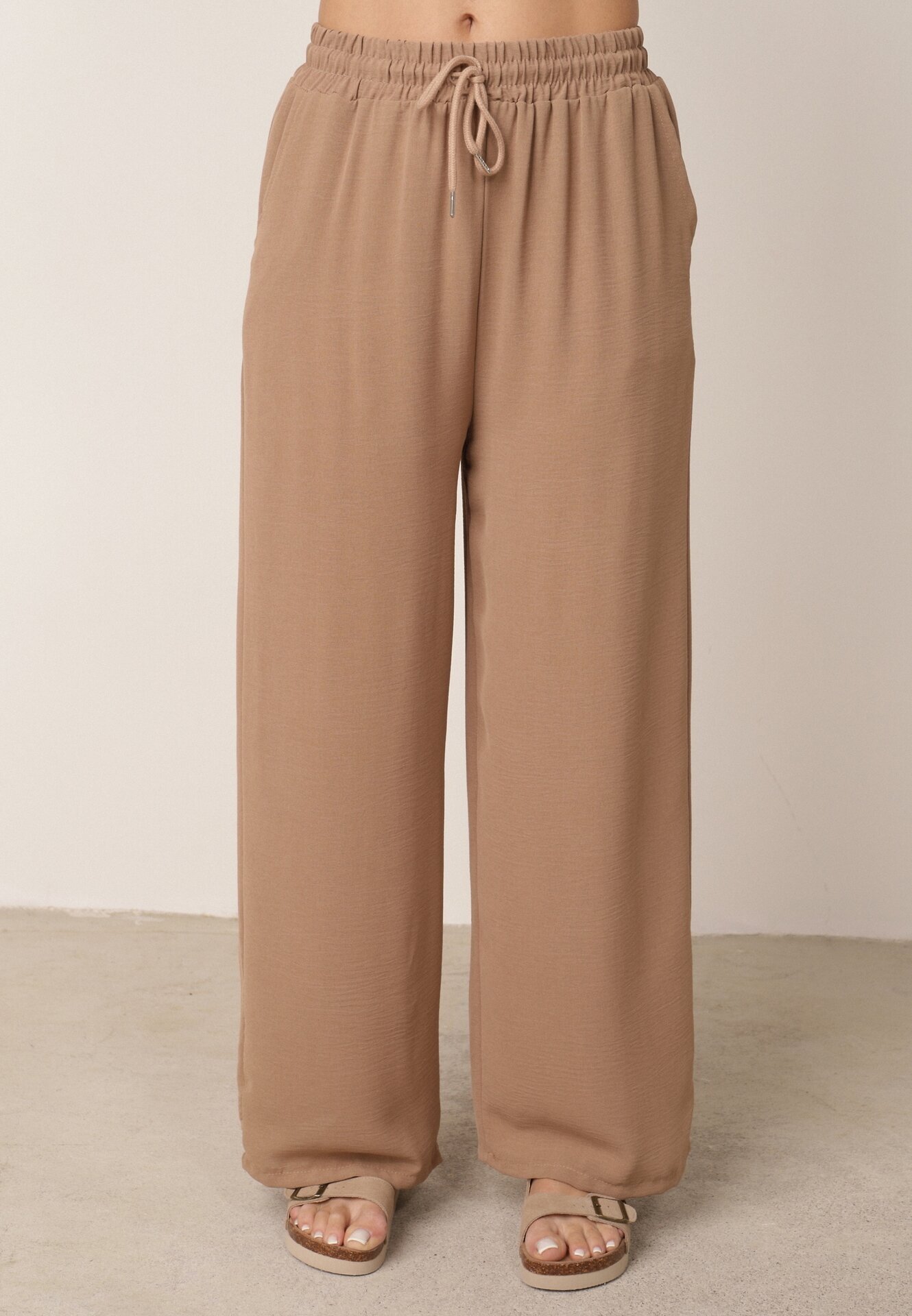 defox Set de vară bogat în vâscoză bluză oversize cu broderie și pantaloni Abis Bej