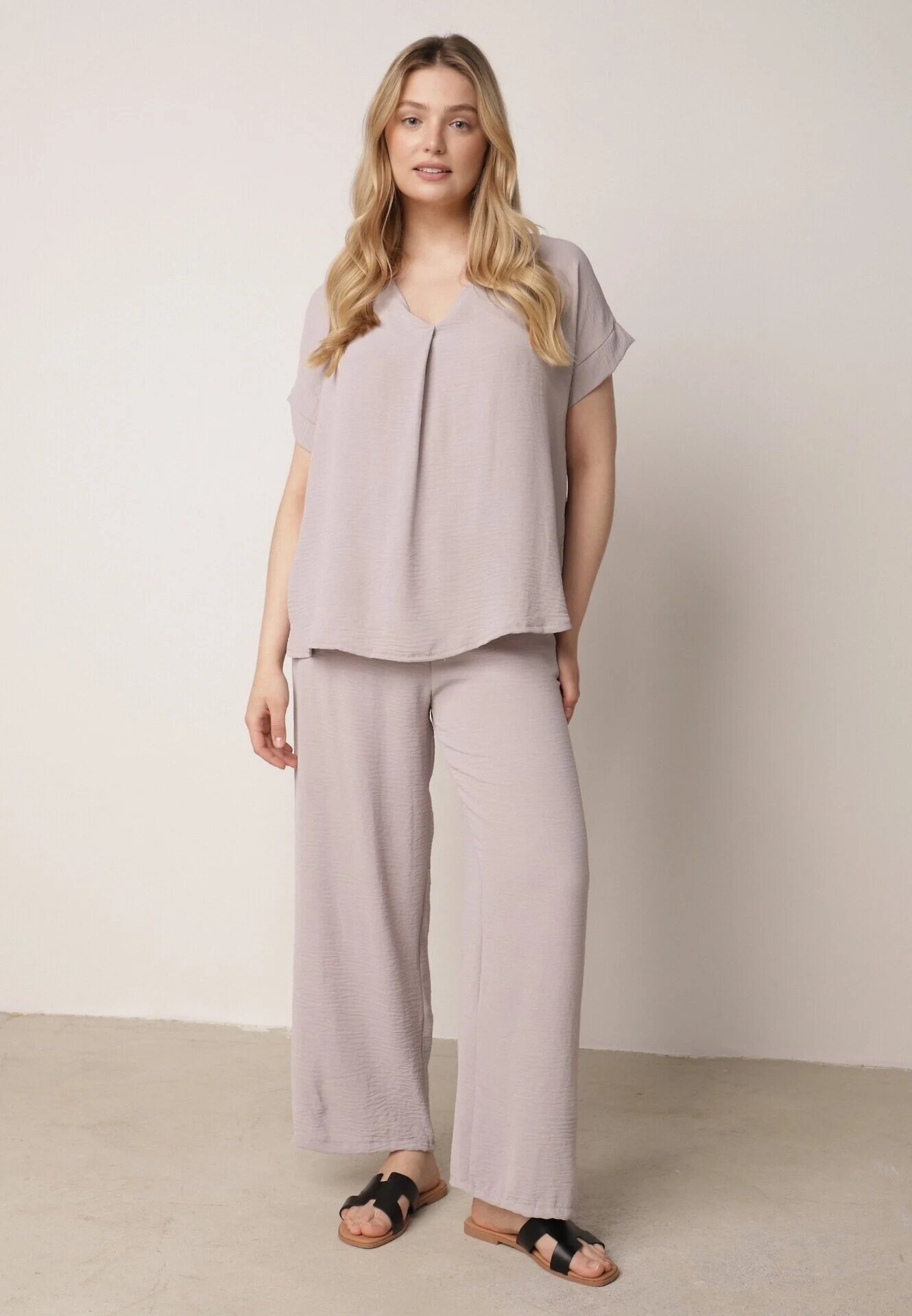 defox Set Gri deschis din Viscoză Tricou cu Mânecă Scurtă și Pantaloni Largi cu Elastic cu Buzunare Efraline