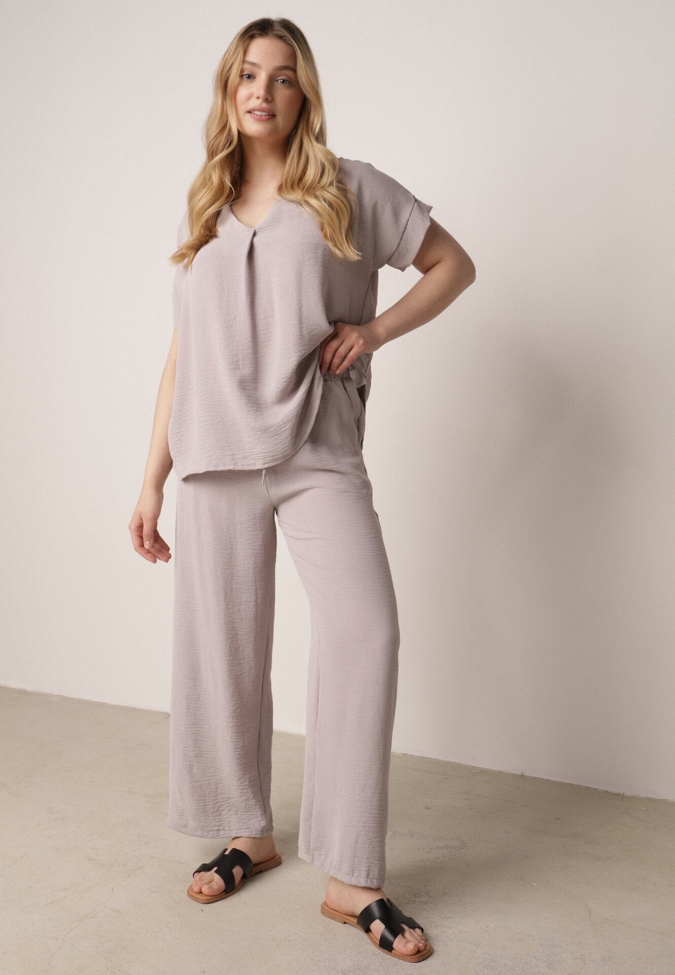 defox Set Gri deschis din Viscoză Tricou cu Mânecă Scurtă și Pantaloni Largi cu Elastic cu Buzunare Efraline
