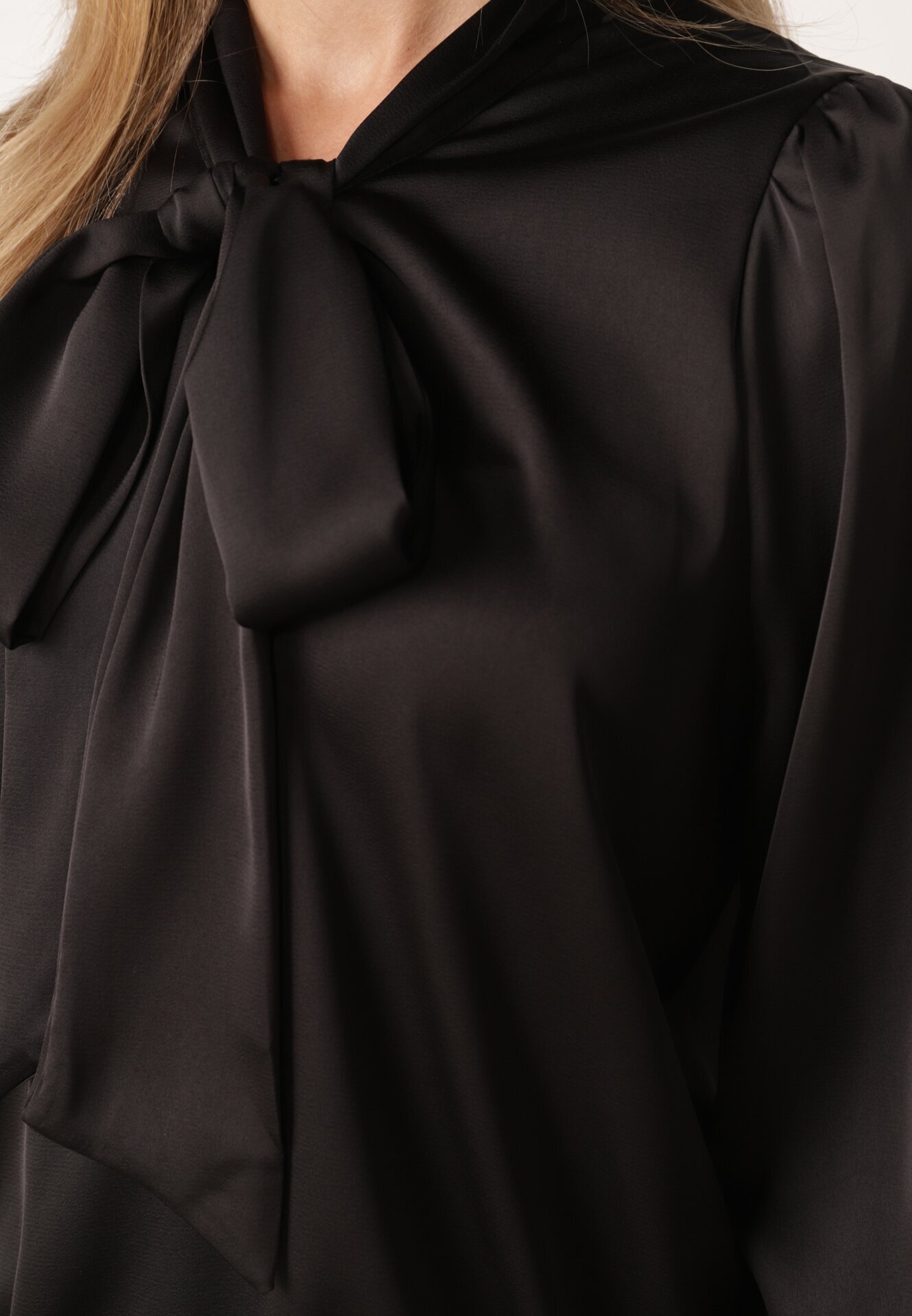 elsa.m by may Bluză Neagră cu broderie ajurată și șnur la decolteu Halawena