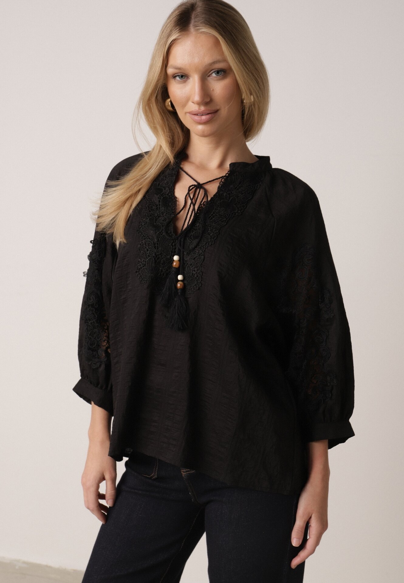 elsa.m by may Bluză Neagră Rustică din Tencel Decorată cu Șiret Dantelă și Mărgele Sachi
