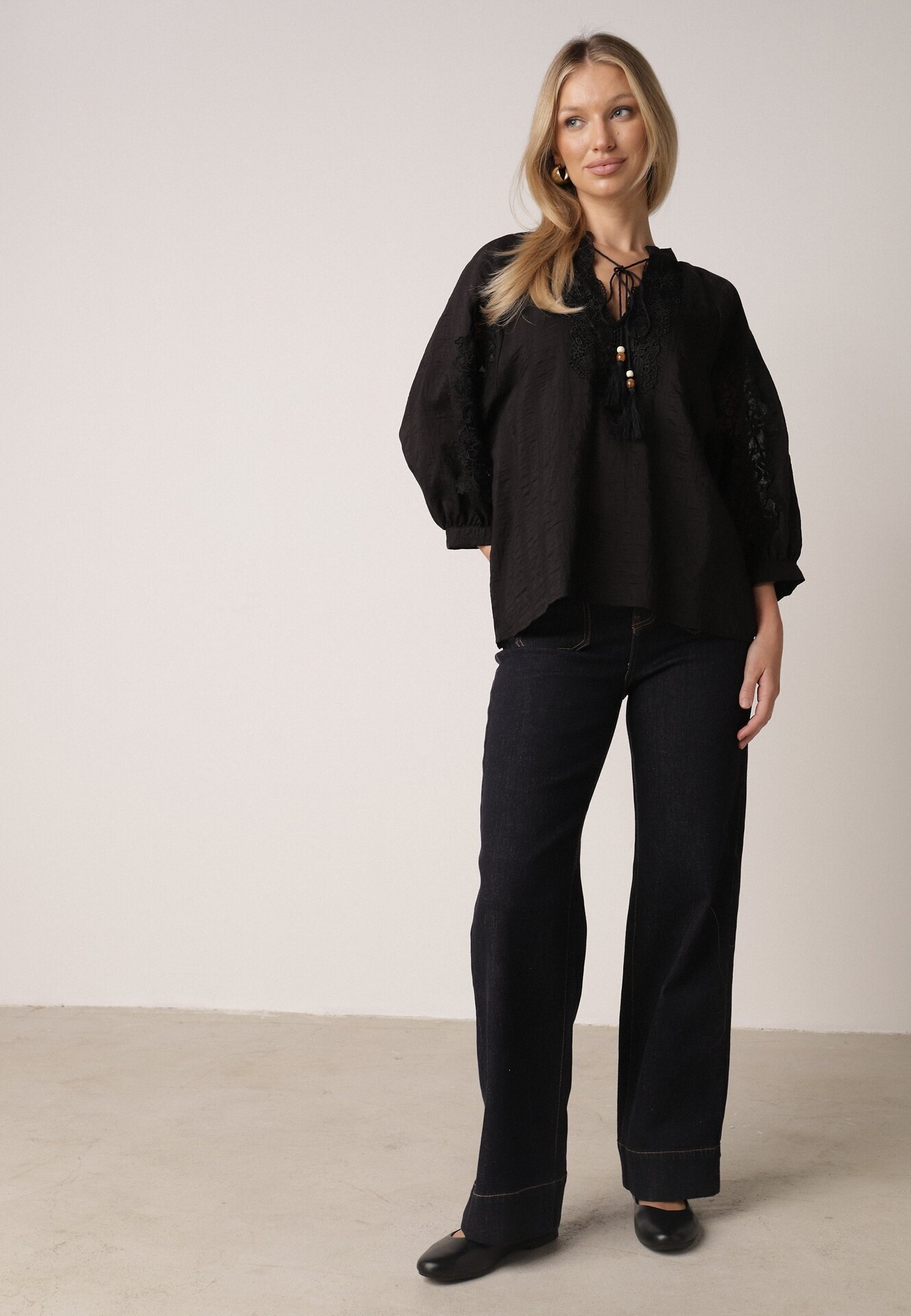elsa.m by may Bluză Neagră Rustică din Tencel Decorată cu Șiret Dantelă și Mărgele Sachi