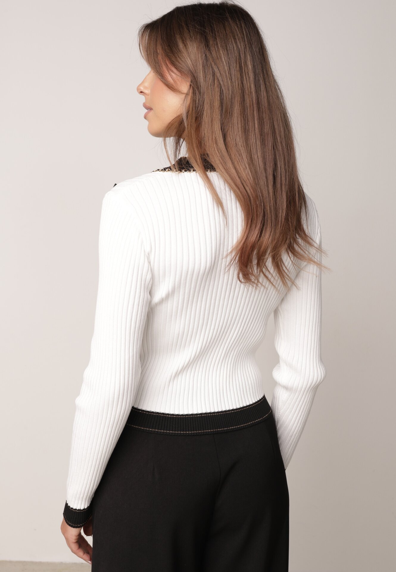 elsa.m by may Cardigan alb din vâscoză cu lanț decorativ și broșă și fir metalic Niten