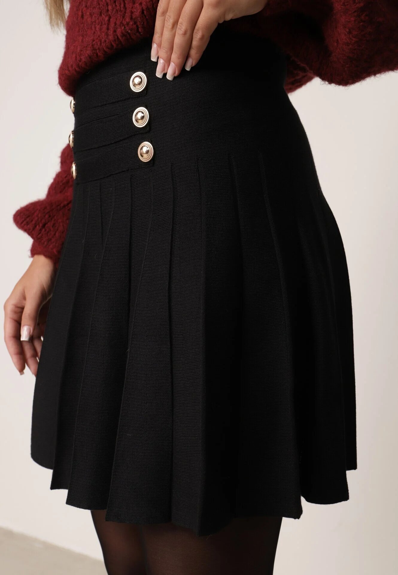 elsa.m by may Fustă plisată din tricot cu vâscoză decorată cu nasturi în stil napoleonian Silvani Neagră