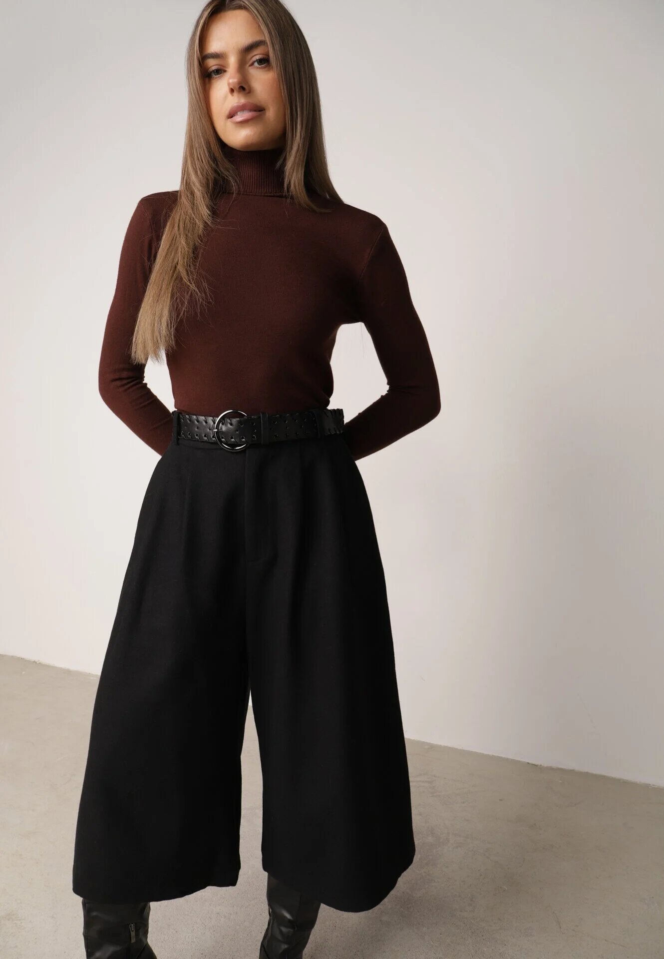 elsa.m by may Pantaloni Casual tip culotte din vâscoză și bumbac cu curea cu cataramă Bisorte Negri