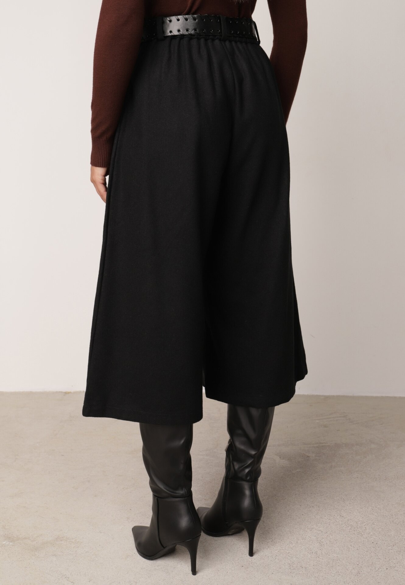 elsa.m by may Pantaloni Casual tip culotte din vâscoză și bumbac cu curea cu cataramă Bisorte Negri